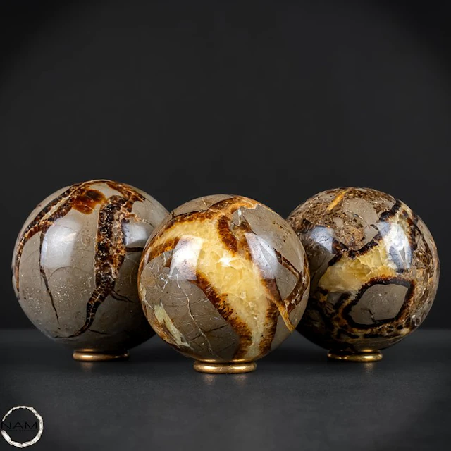 Powerful Earth energy – Septarian spheres – Fascinating...