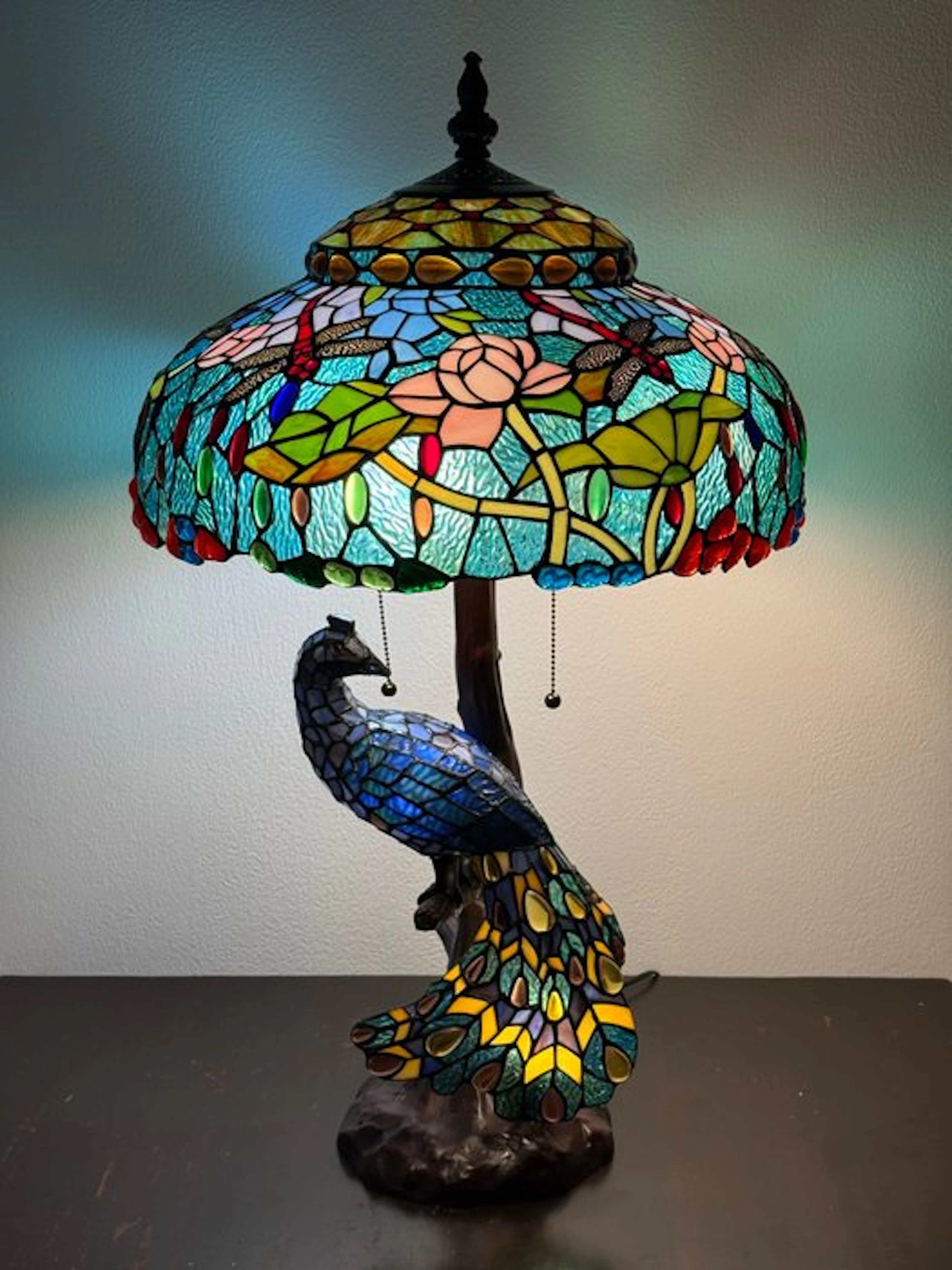 Tiffany tafellamp ROYAL BLUE PEACOCK & DRAGONFLY lamp met...