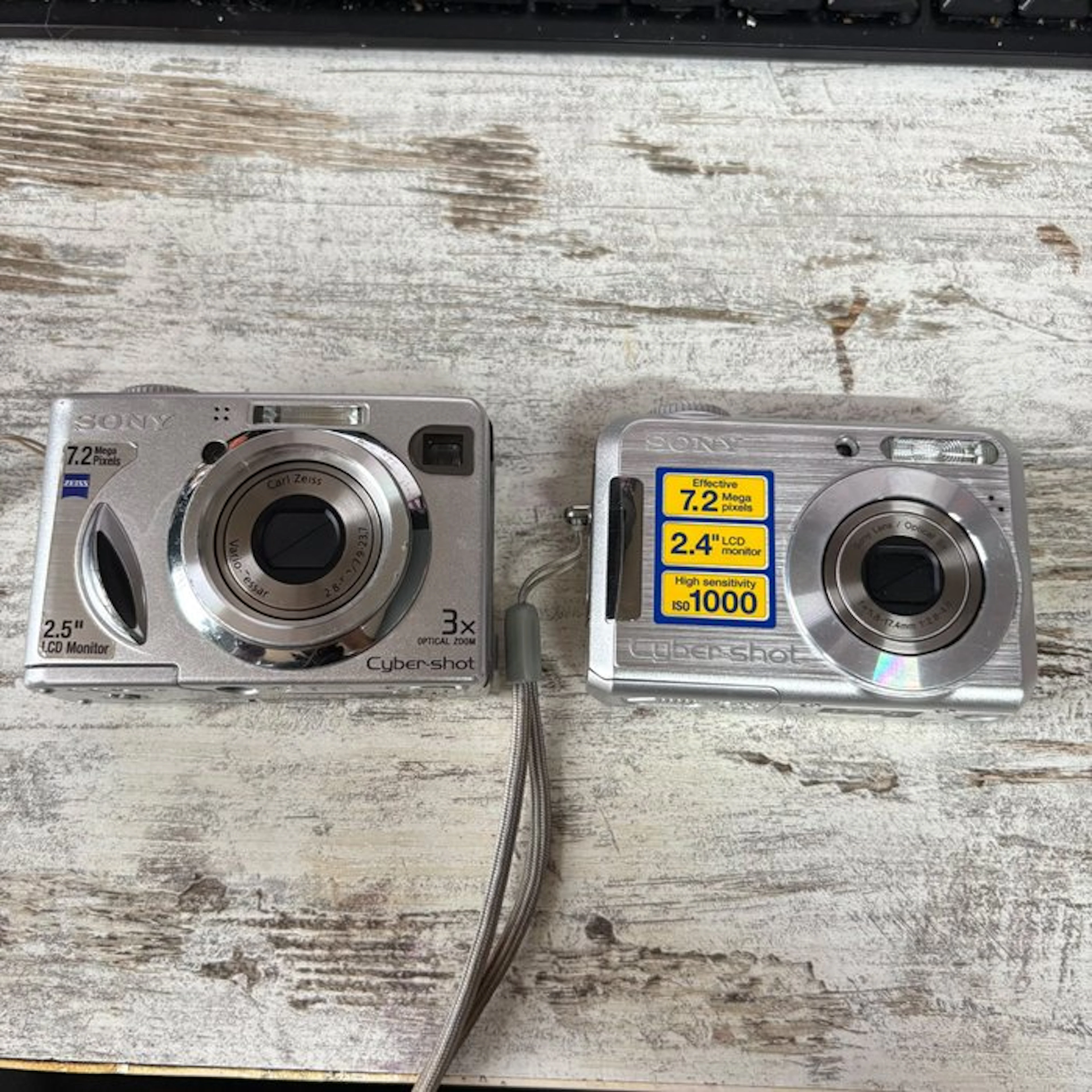 Sony Cyber-shot DSC-W7 & DSC-S700 Digital camera