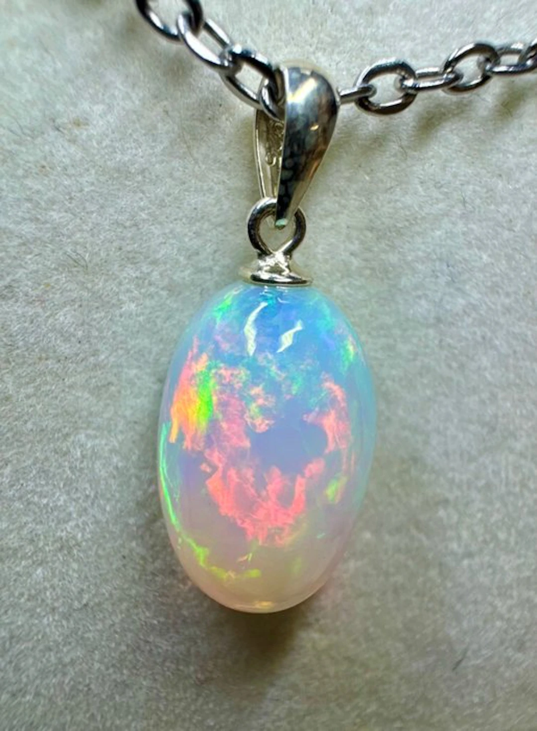 Opal Cabochon - Height: 22 mm - Width: 9 mm- 0.94 g - (1)