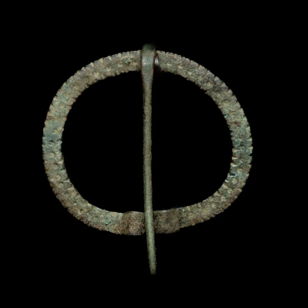 Medieval Bronze Annular Buckle with Decorated Frame - 47 mm (No reserve price)