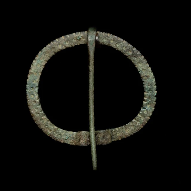 Medieval Bronze Annular Buckle with Decorated Frame - 47 mm (No reserve price)