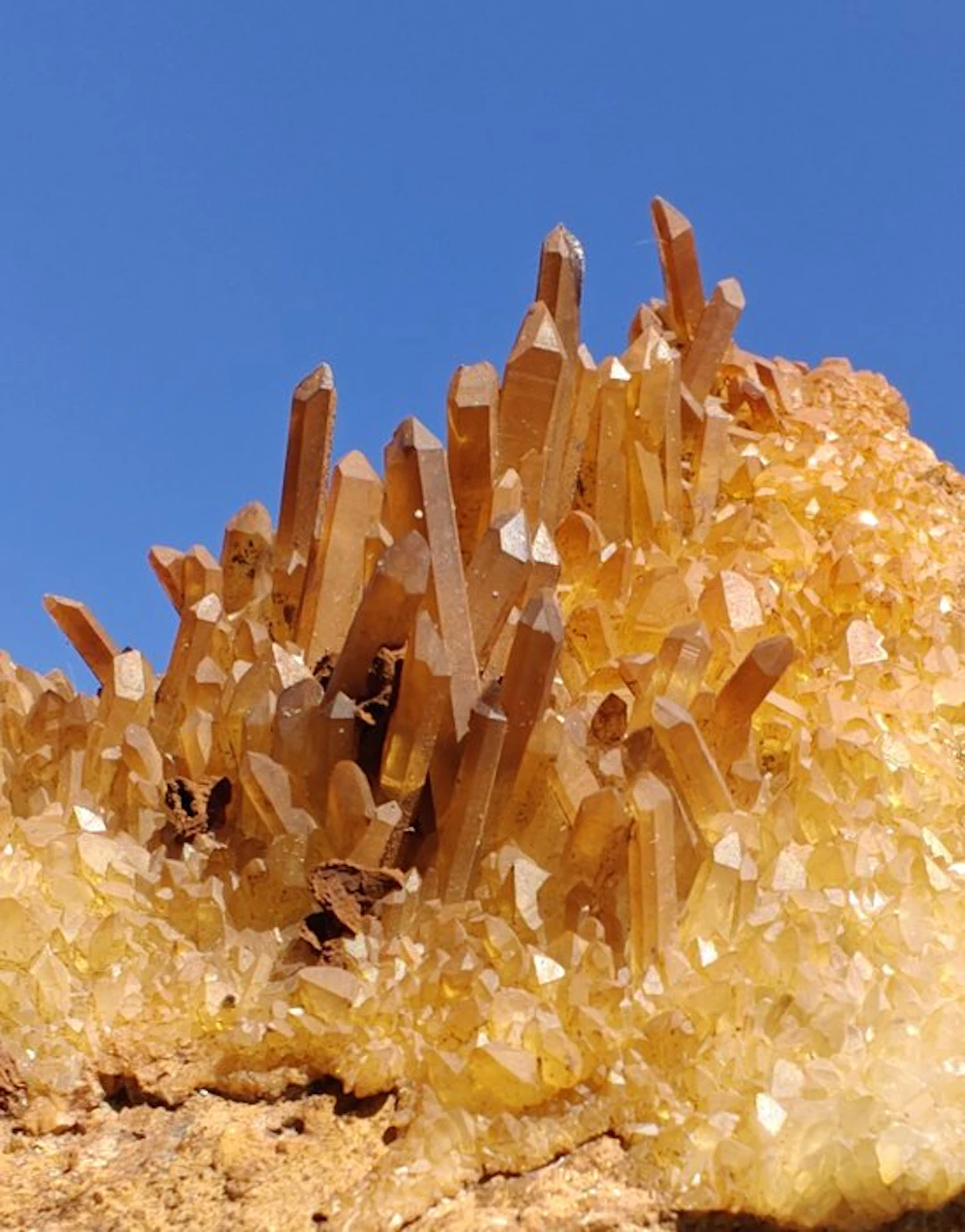 Lemon Quartz Crystals on matrix - Height: 13 cm - Width: 9 cm- 300 g