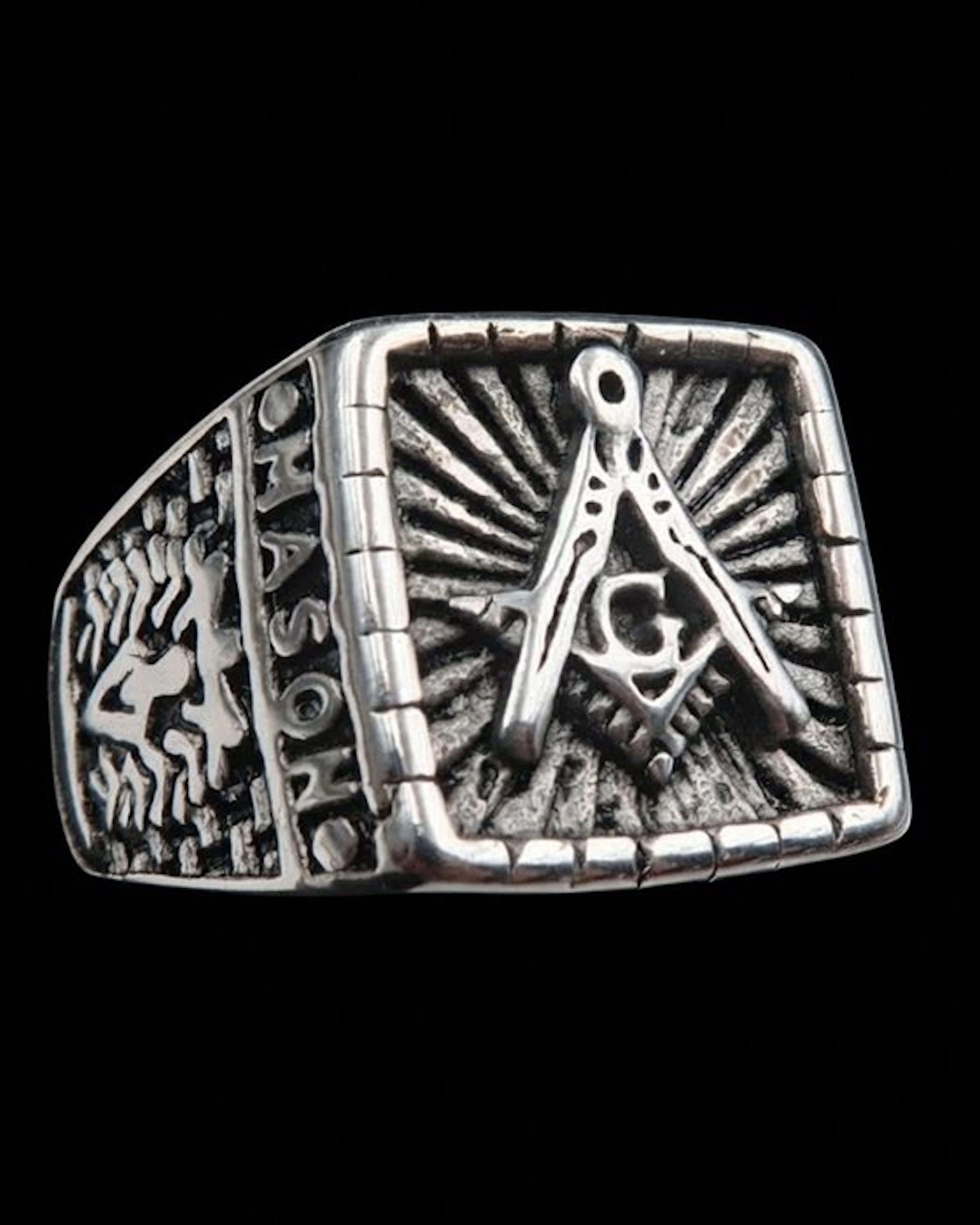 The Grand Architect – Dame Freemason – The Insignia of...