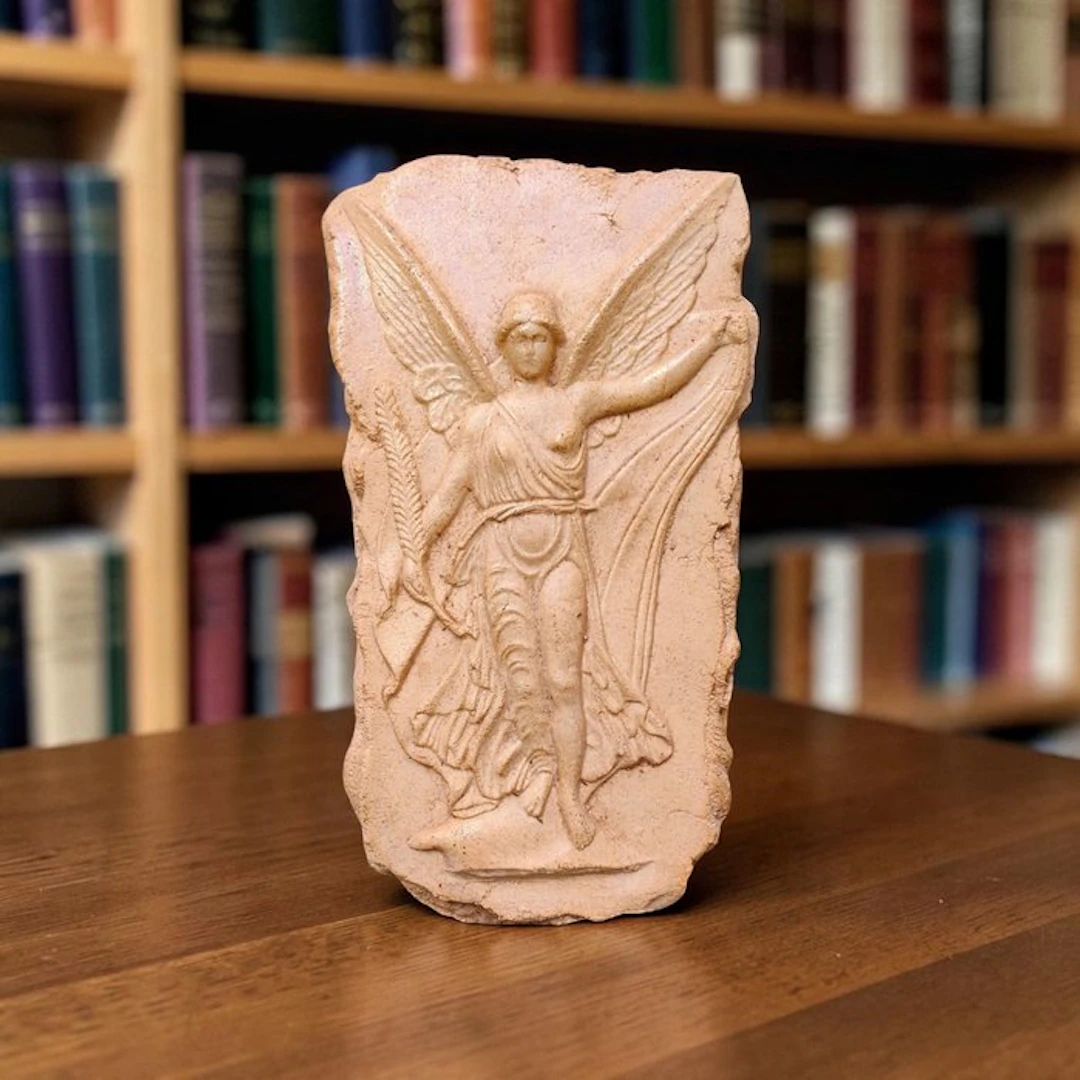Sculpture, Bassorilievo Nike Alata - 23 cm - Cast Stone