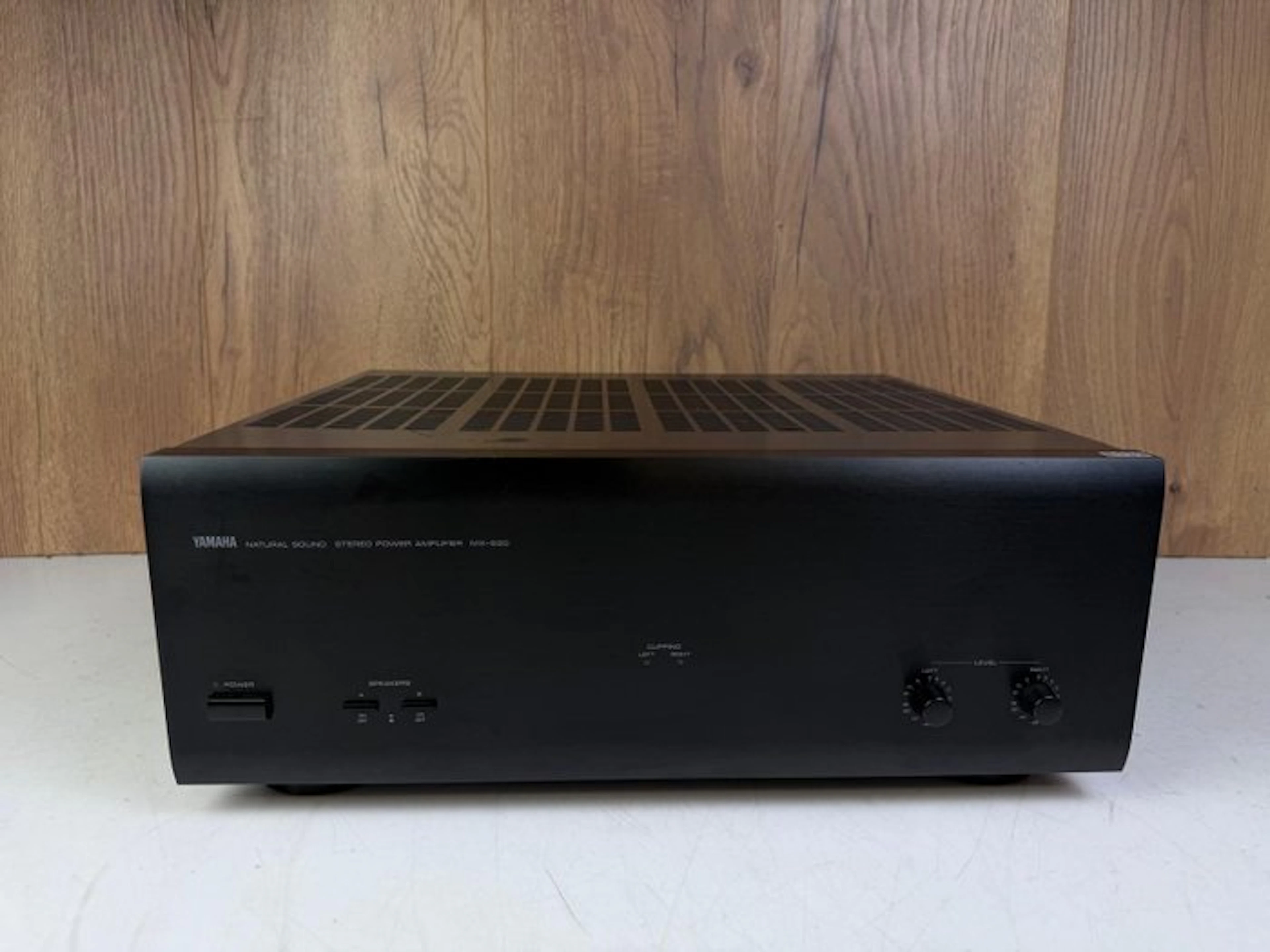 Yamaha - MX-630 Solid state amplifier