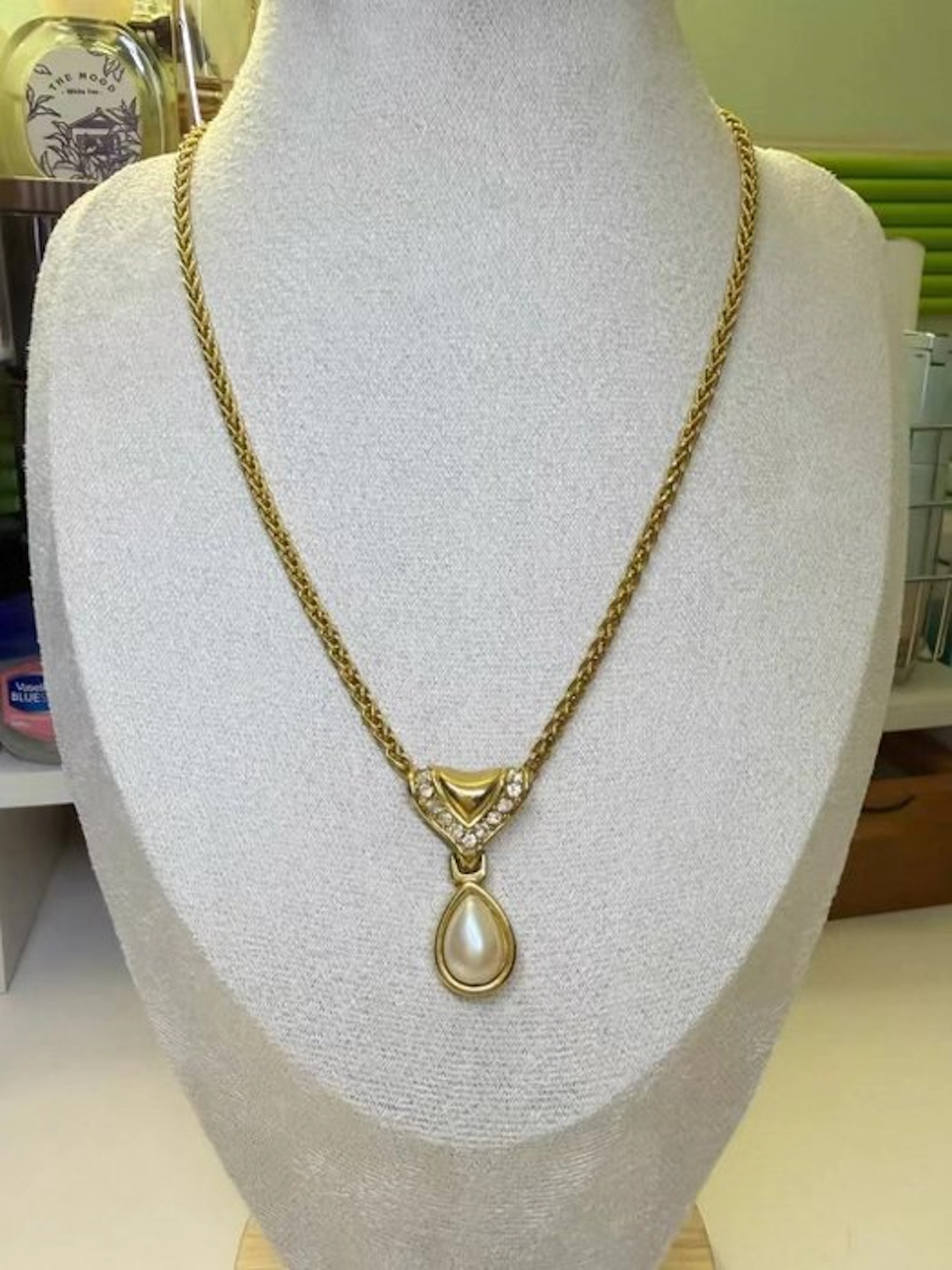 Monet - Pearl - Gold-plated - Necklace - Monet Pearl Drop Necklace