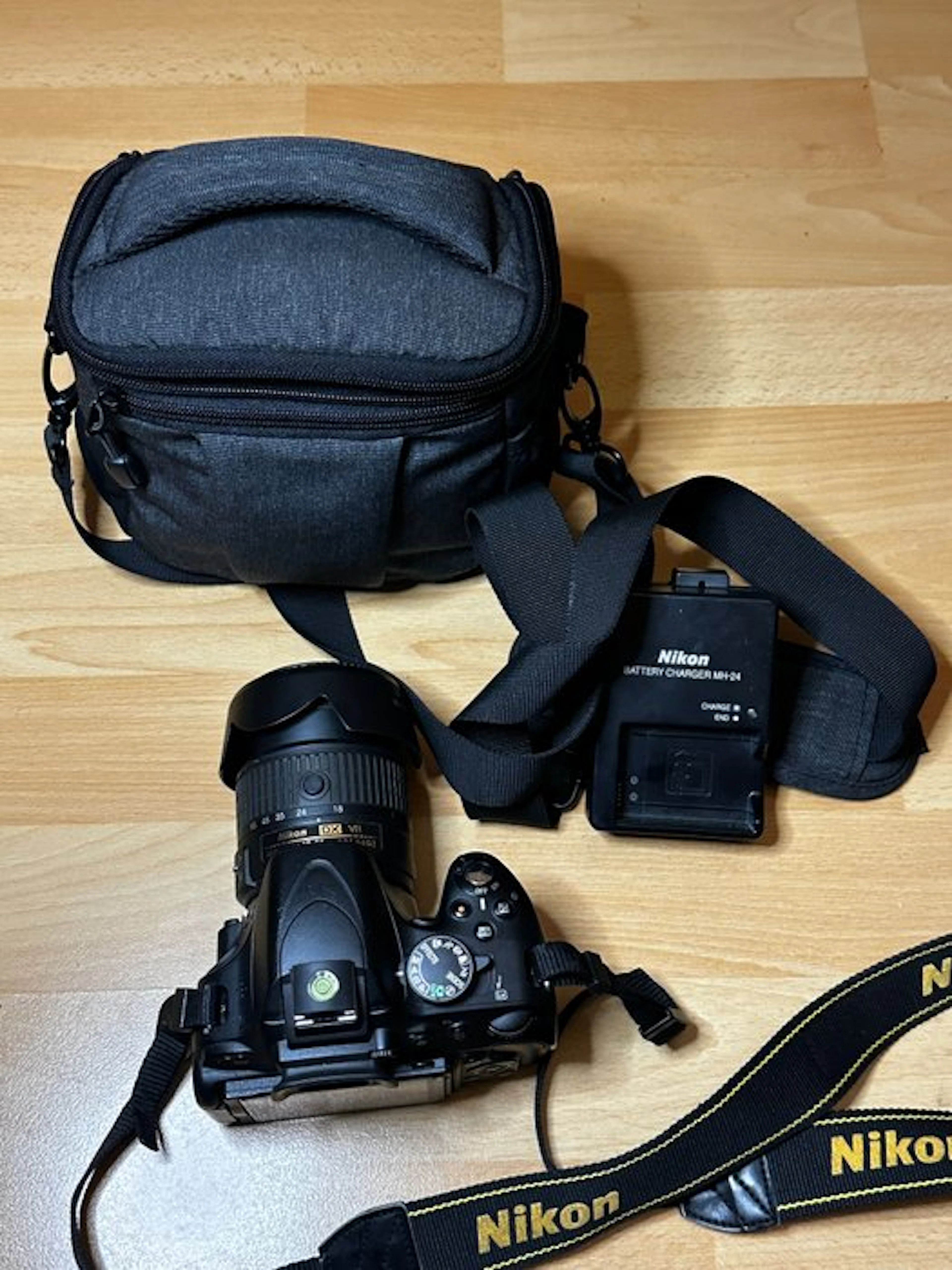 Nikon D5100/Nikon AF-S DX NIKKOR 18–55 mm VR II Objektiv Digital camera