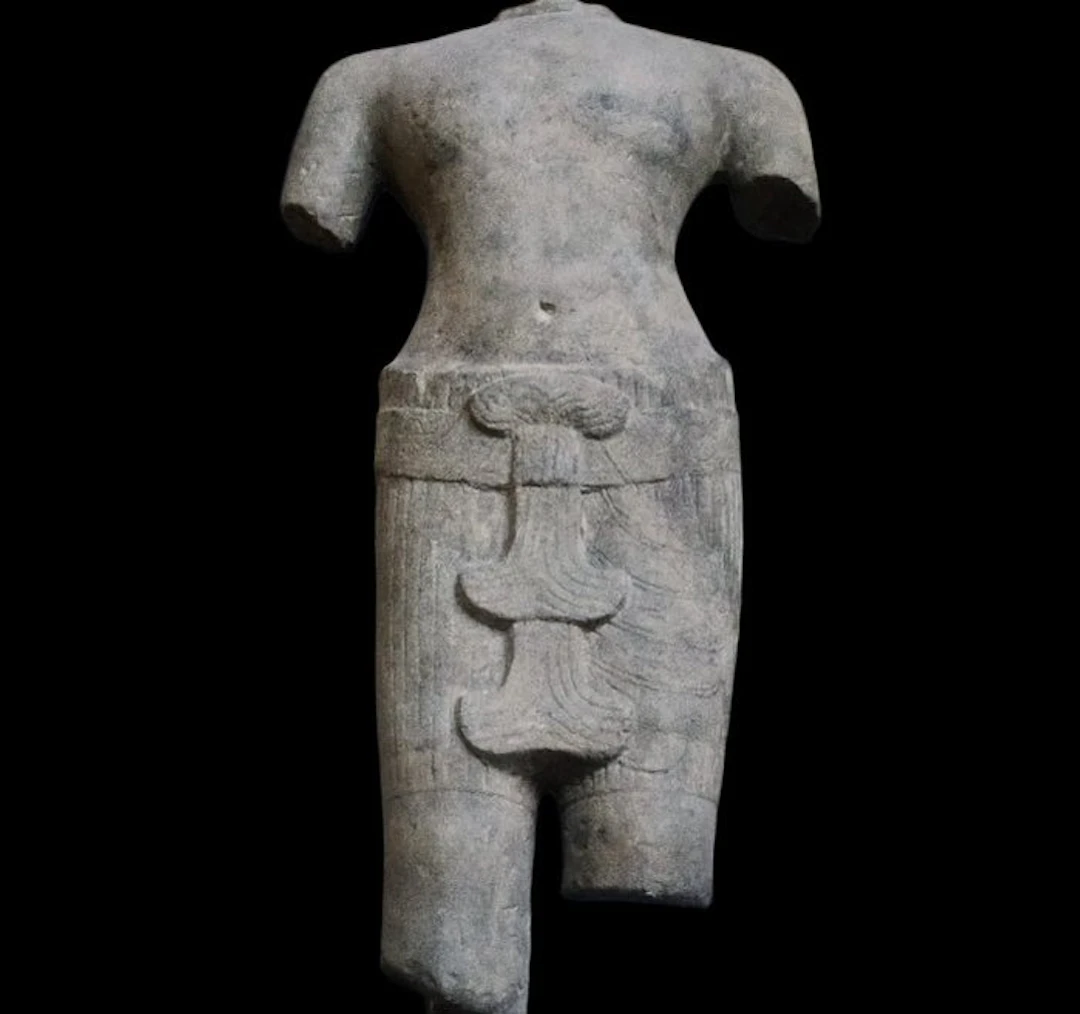 Ancient Khmer - Vishnu statue in sandstone - Khmer - Baphuon - 11th century