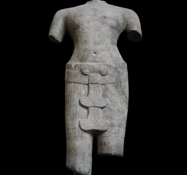 Ancient Khmer - Vishnu statue in sandstone - Khmer - Baphuon - 11th century