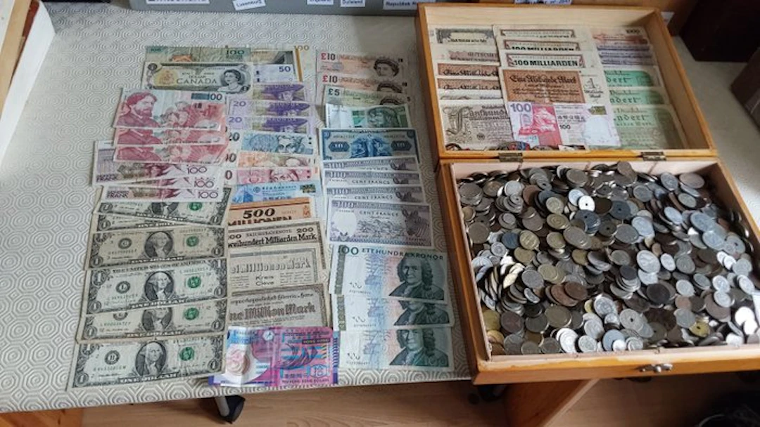 World. Collection of coins and banknotes (No reserve price)