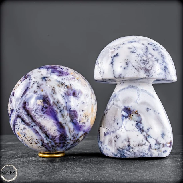 Purple opal from Madagascar in an extraordinary duo – a...