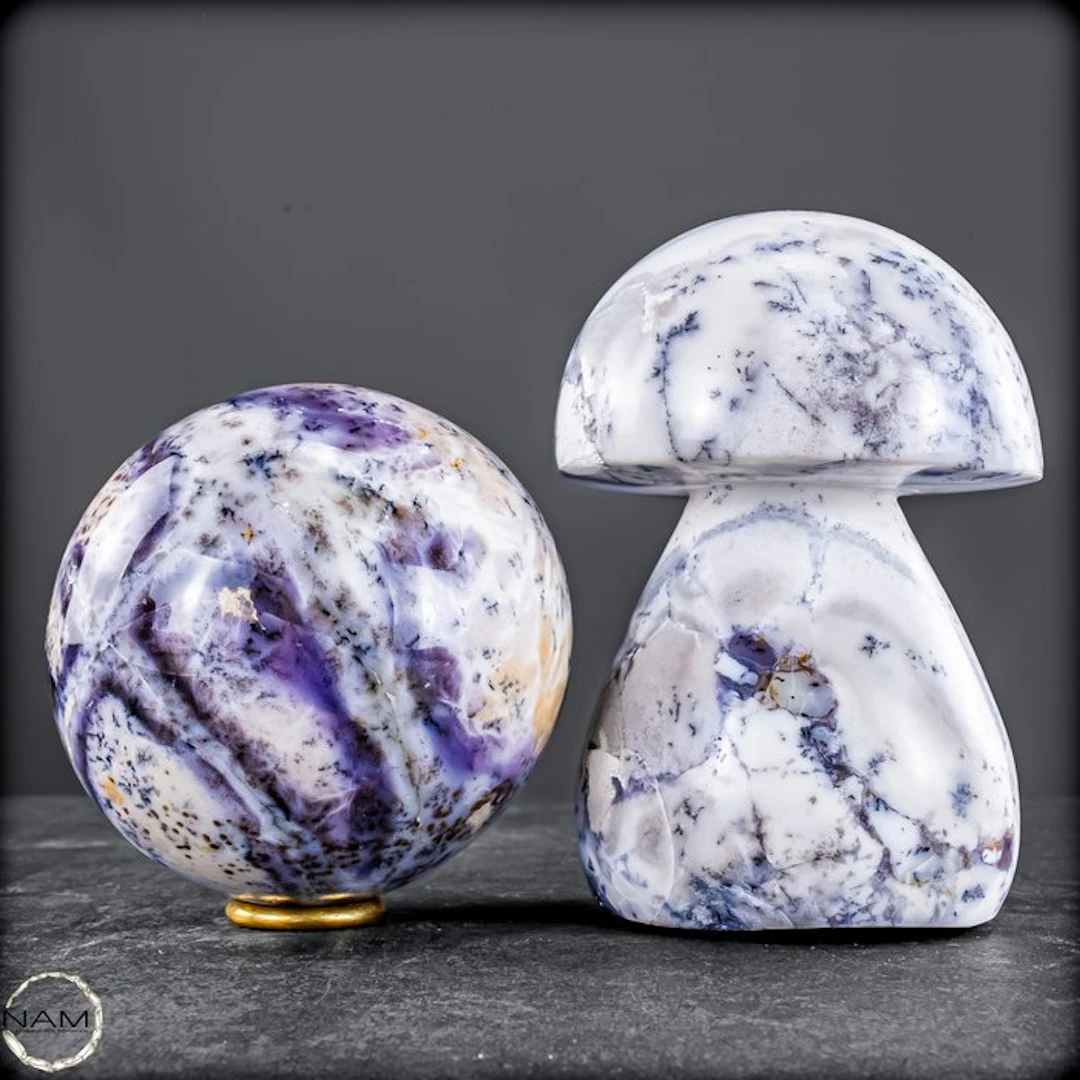 Purple opal from Madagascar in an extraordinary duo – a...