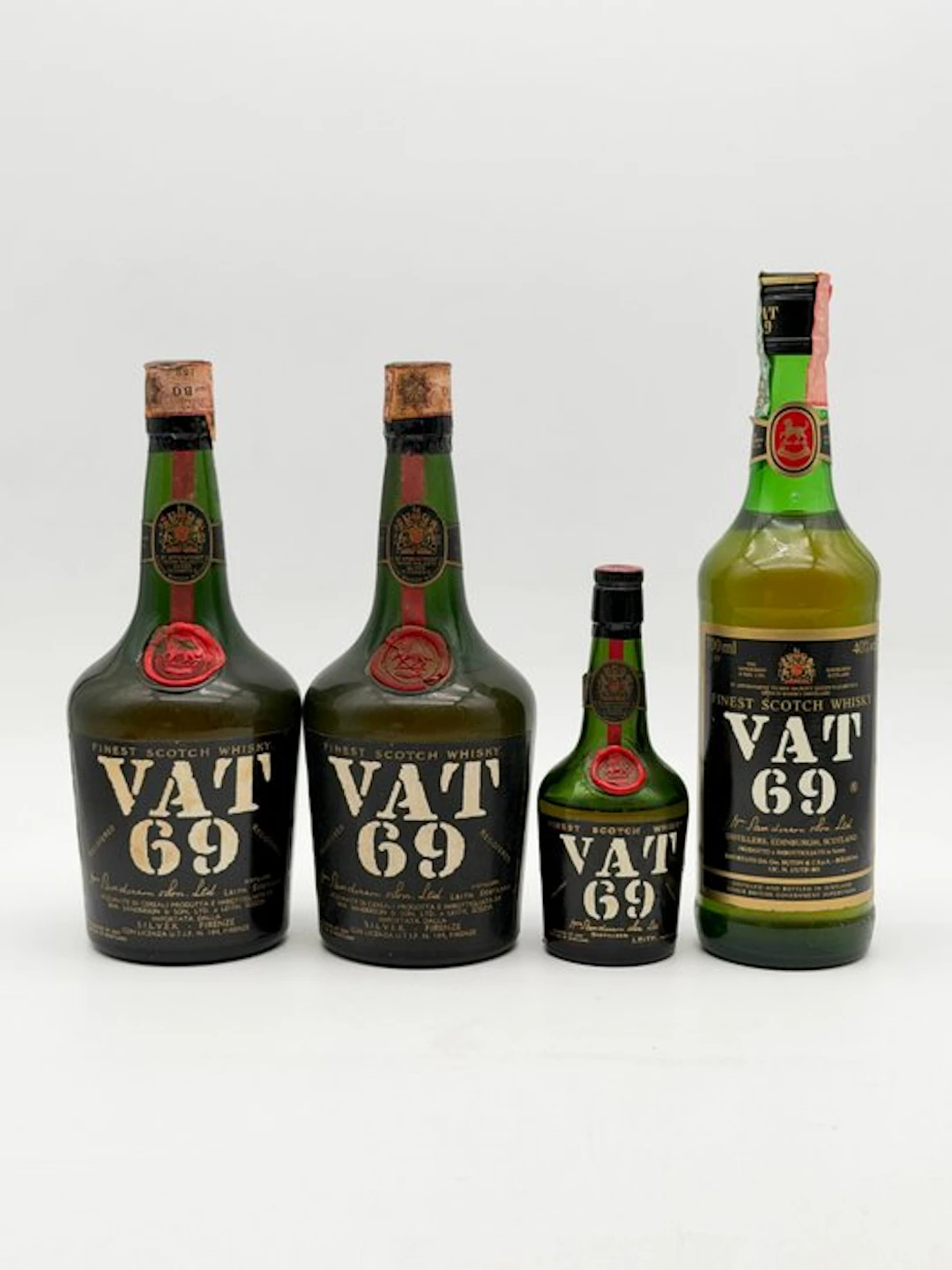 Vat 69 Finest - b. 1970s, 1980s - 75cl, 70cl, 25cl - 4 bottles