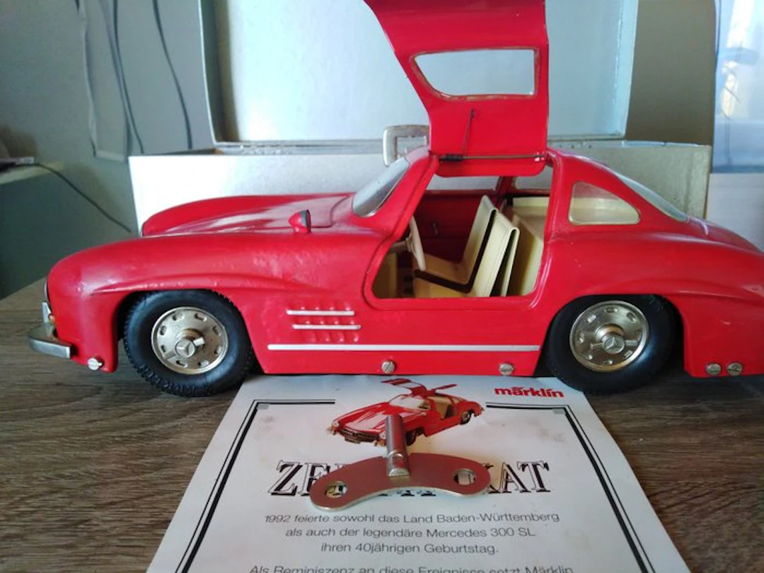 Märklin 1:16 - Model race car - Mercedes 300 SL mit schlüssel und zertifikat
