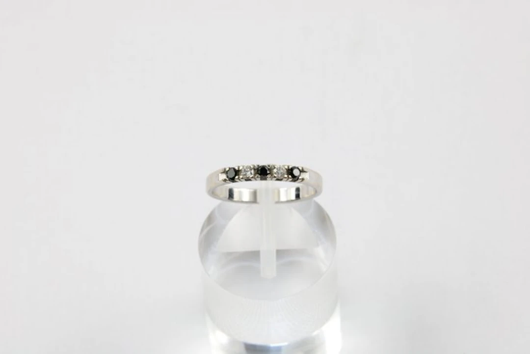 Ring - 14 kt. White gold - 0.08ct. tw. Diamond (Natural) - Sapphire