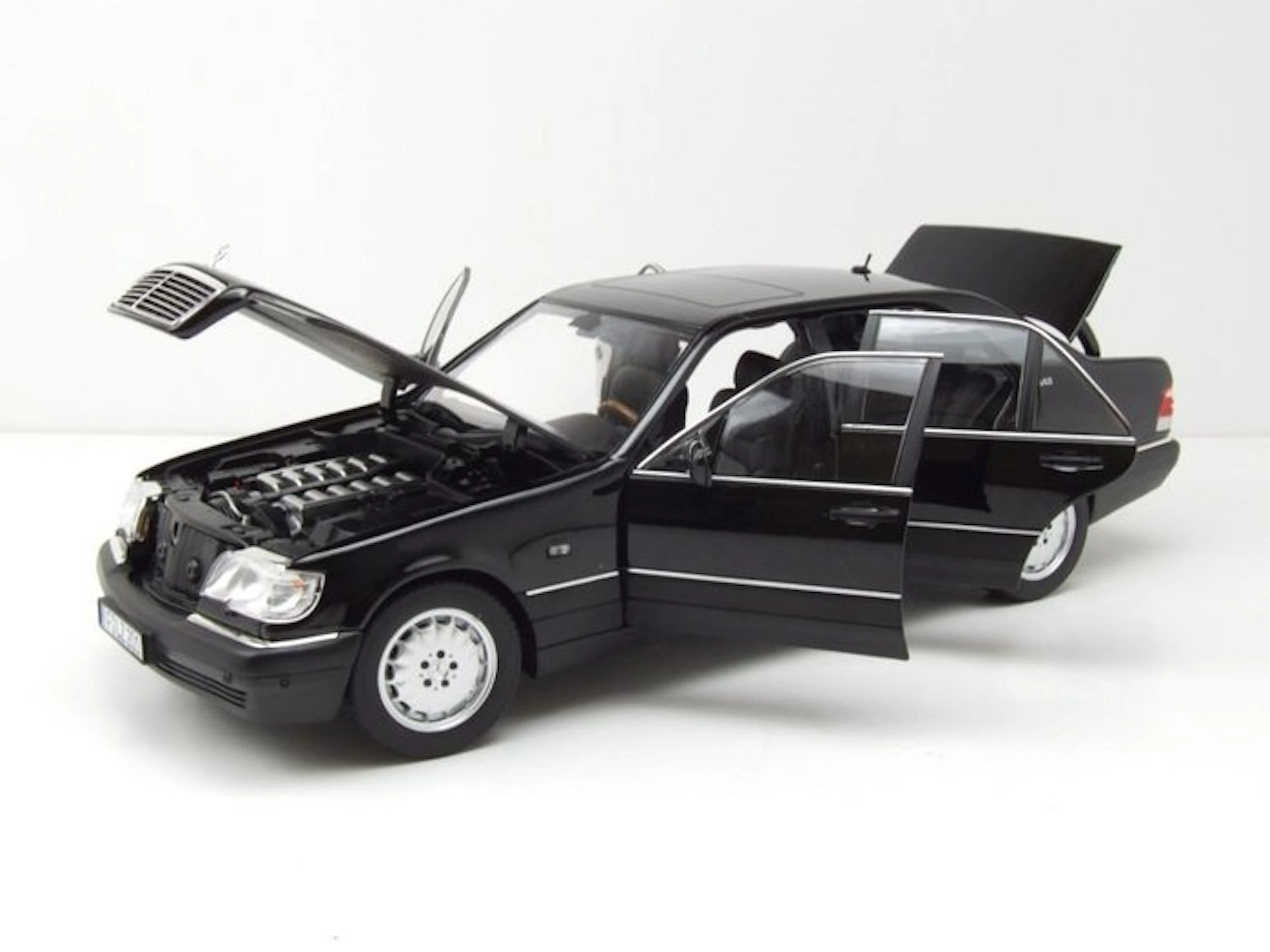 Norev 1:18 - Model car - Mercedes-Benz S600 W140