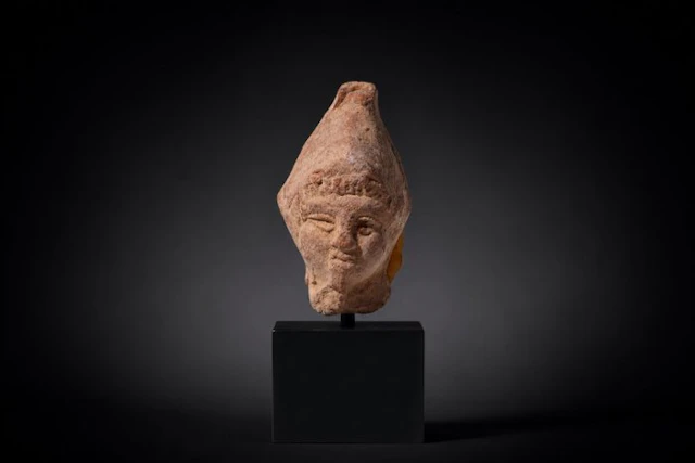 Ancient Greek female terracotta head - 4 cm