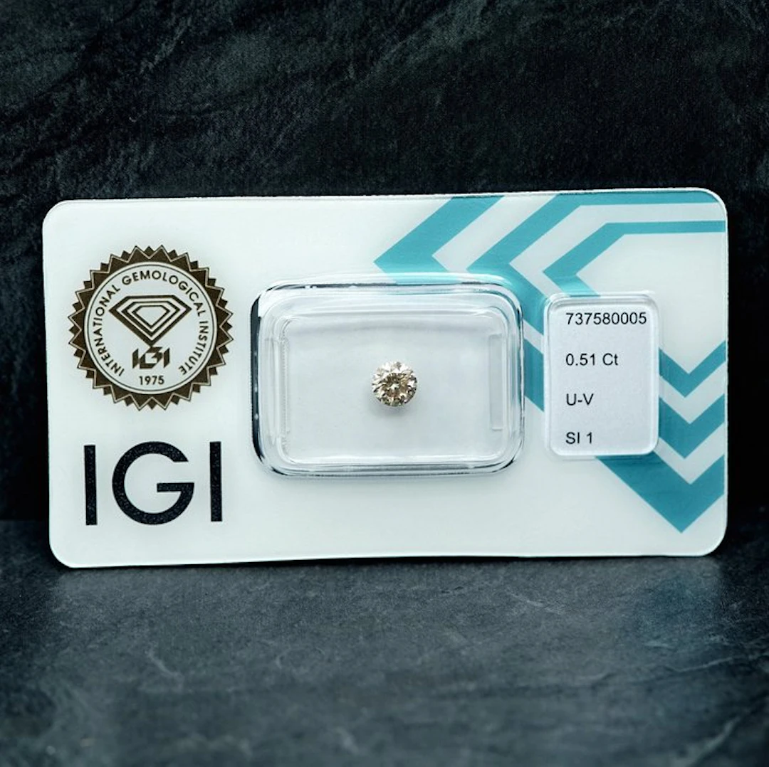 No reserve price - 1 pcs Diamond (Natural coloured)...