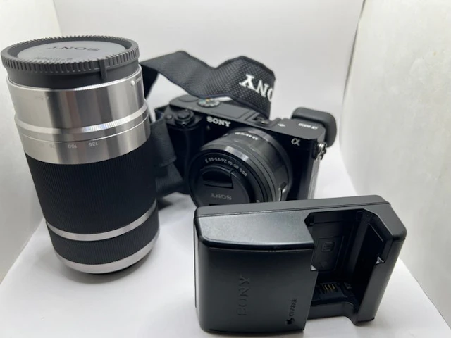 Sony α6000 (ILCE-6000) Twin Lens Kit – E 16-50mm PZ OSS...
