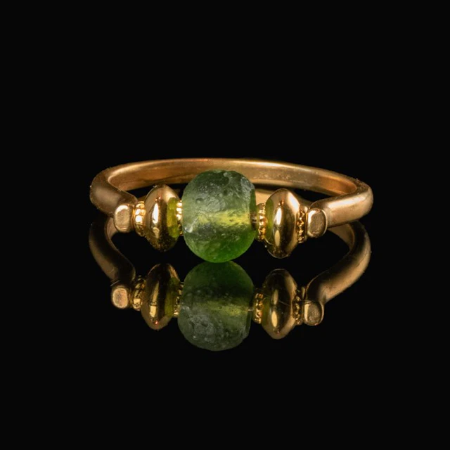 Ancient Roman, Empire Ring with Roman Green Gass Bead (No reserve price)