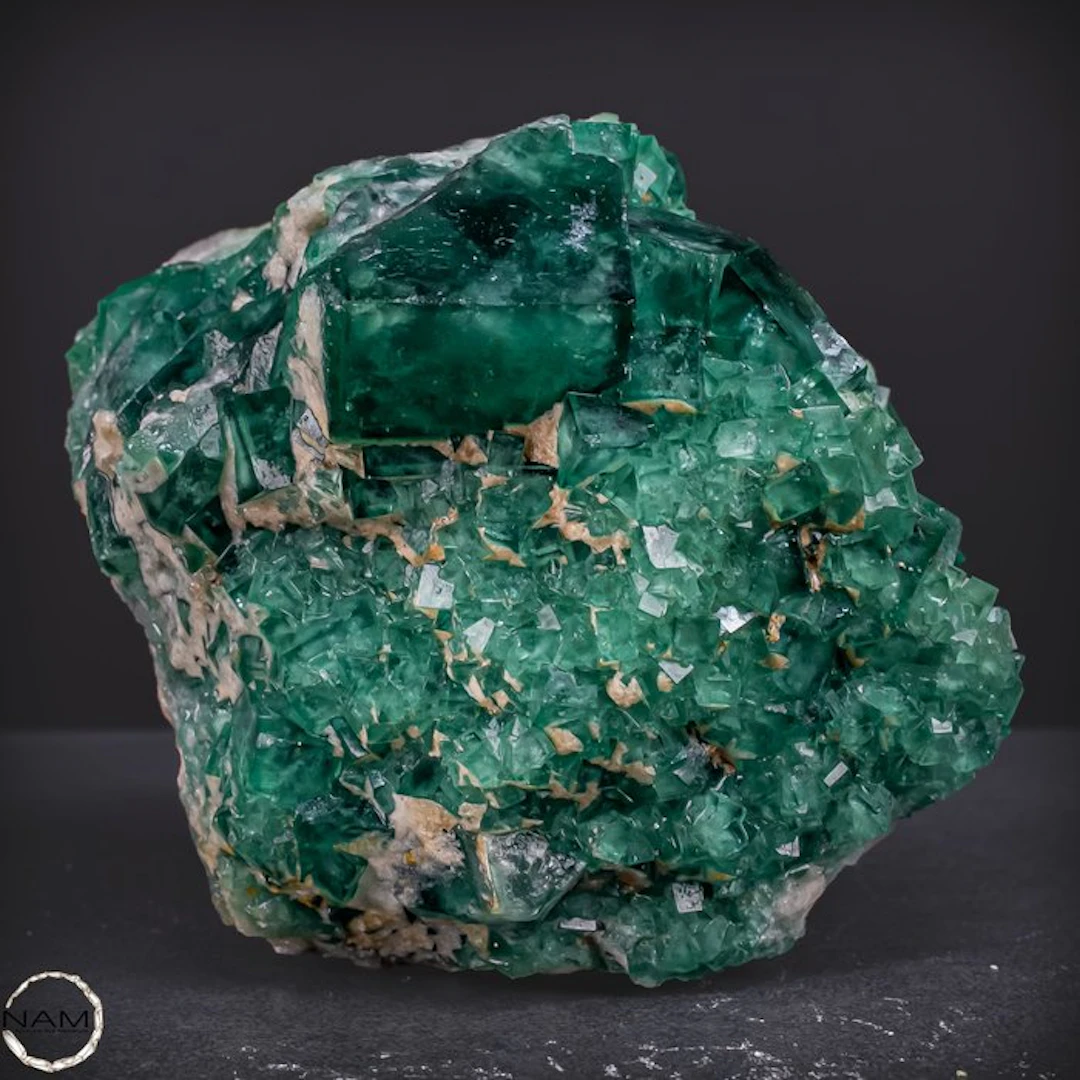 Unique fluorite cluster – Crystal Beauty in Emerald Green- 2005.88 g