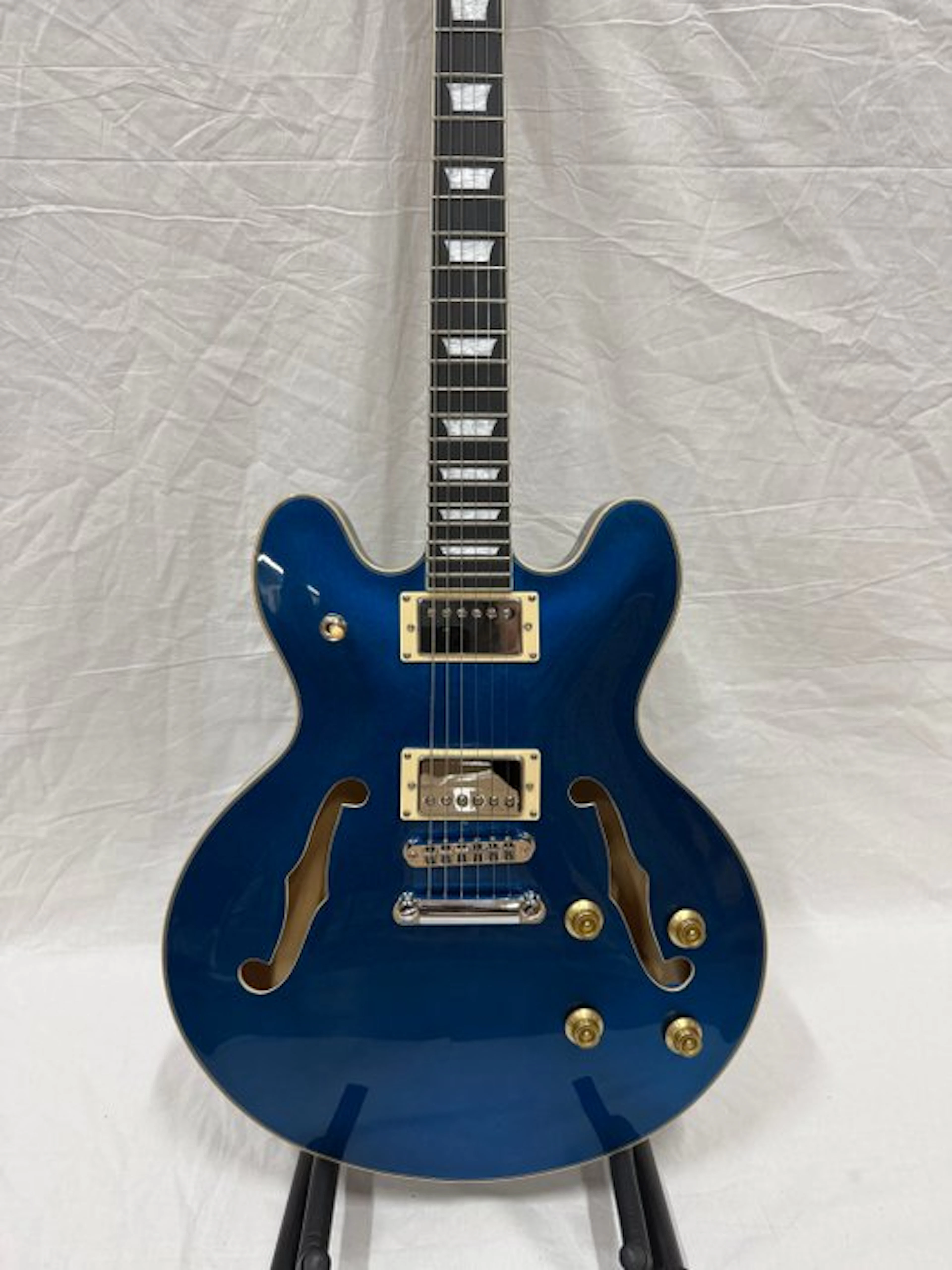 Lintage Guitars - HBT-101-TBL Hollowbody (Blue High Gloss) - - Electric guitar
