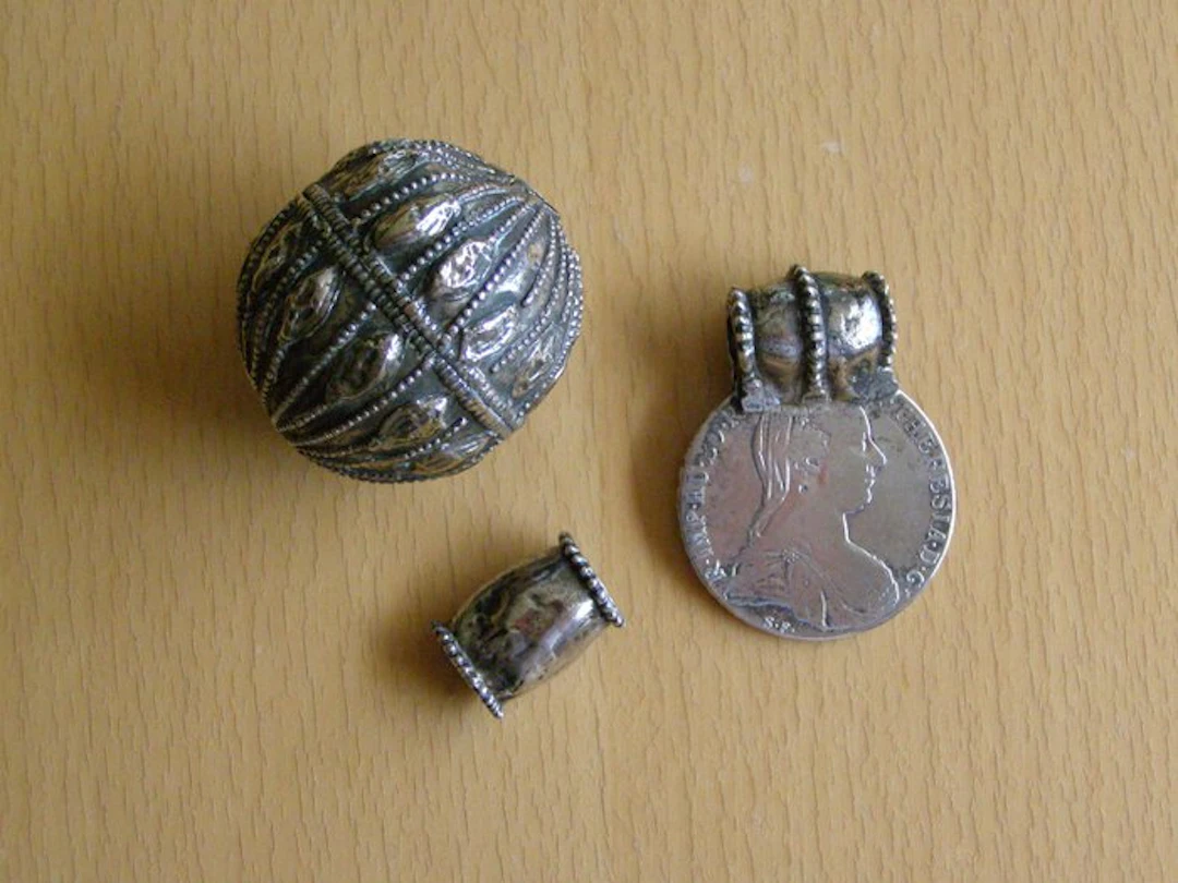 Maria Theresa Thaler, Grote Bol and Kraal - Silver - Oman - 20th century