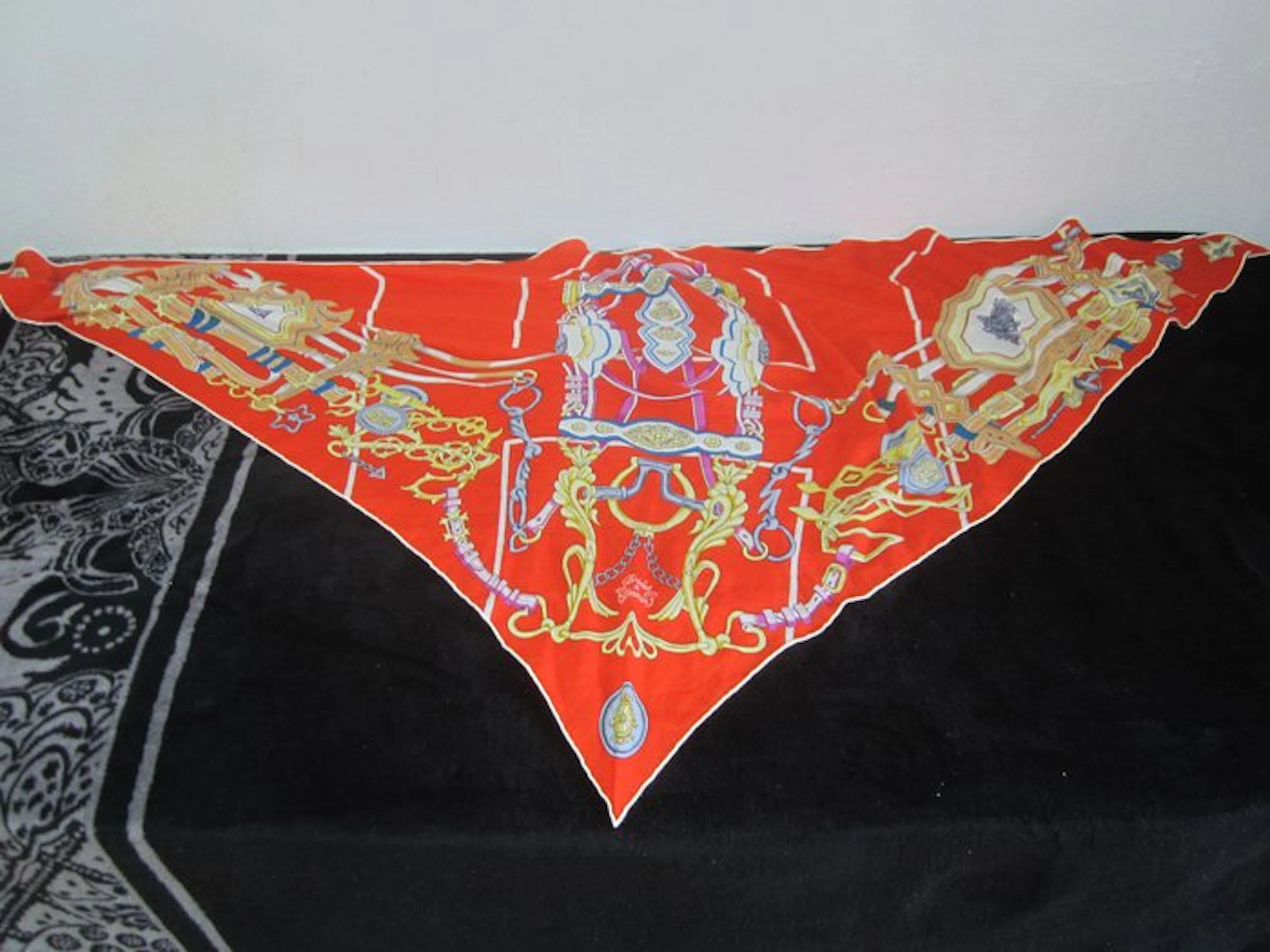 Hermès - Triangle Géant Brides & Destin 140x140x200cm en...