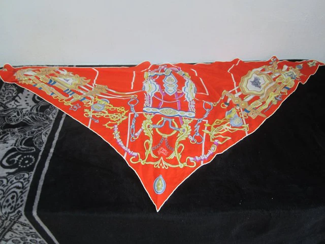 Hermès - Triangle Géant Brides & Destin 140x140x200cm en...