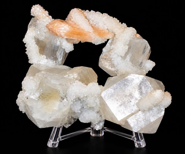 Apophyllite Crystals on matrix - Height: 10 cm - Width: 8 cm- 330 g - (1)