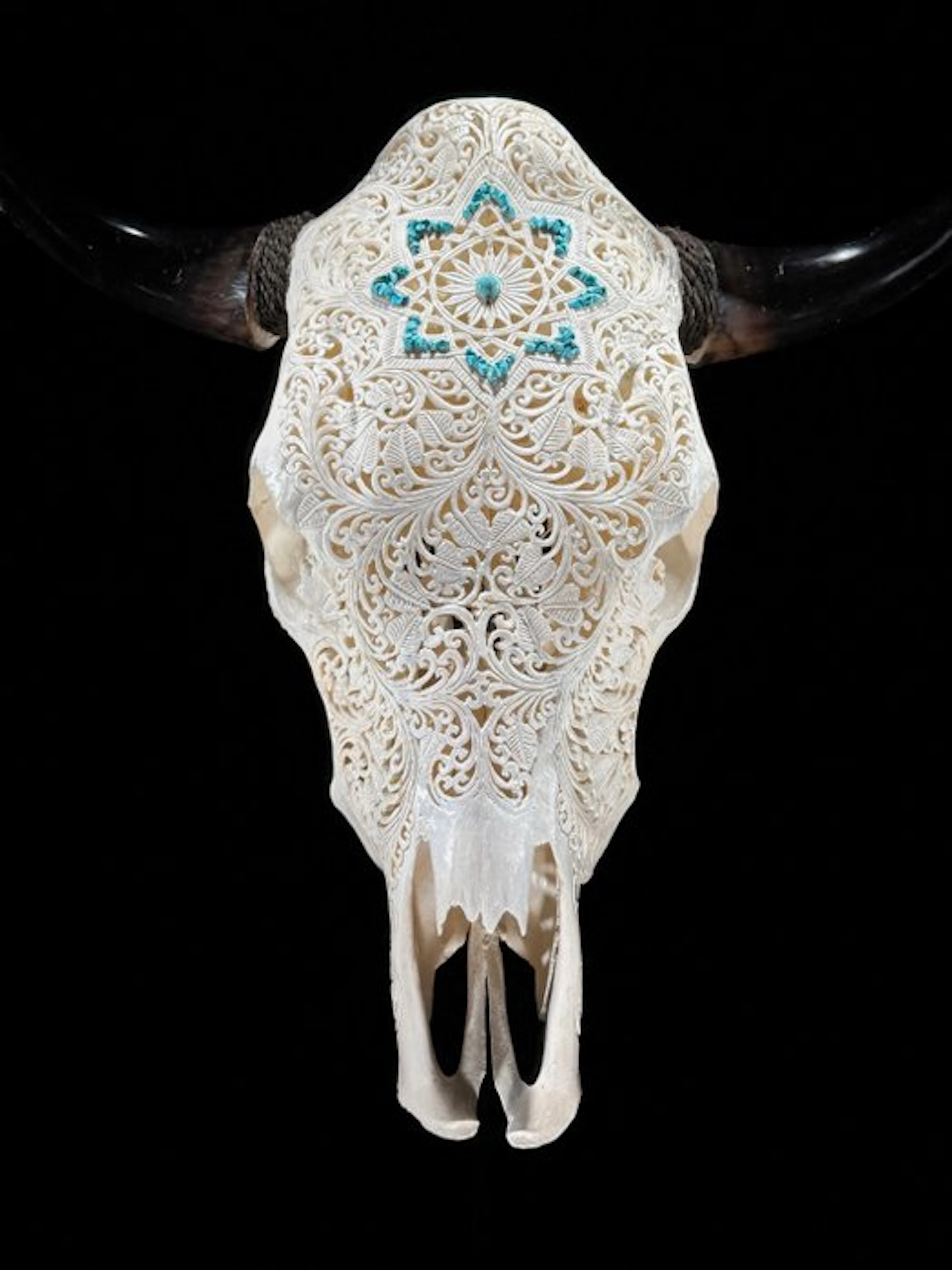 NO RESERVE PRICE - Authentic Hand-carved White Bull's...
