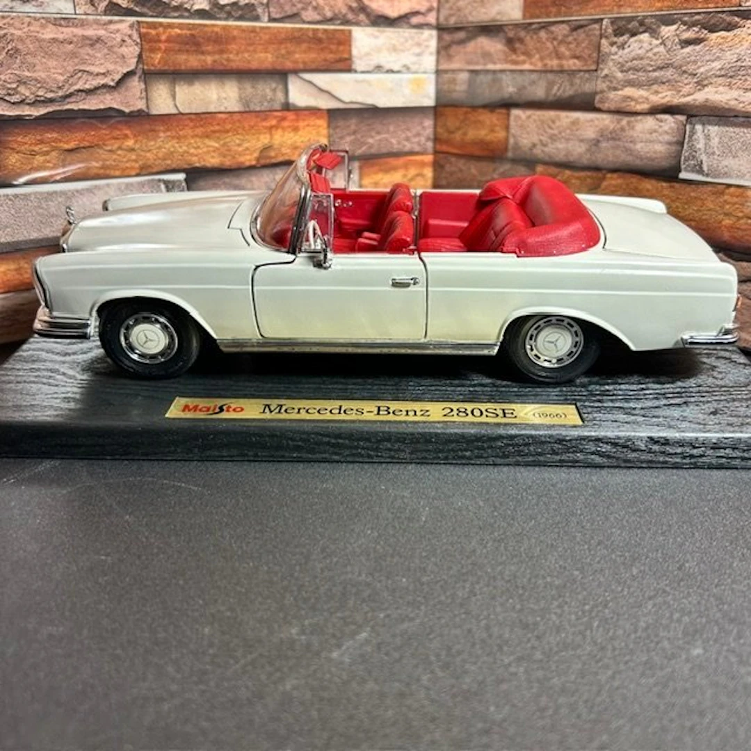 Maisto 1:18 - Model car - Maisto - 1:18 - Mercedes-Benz...