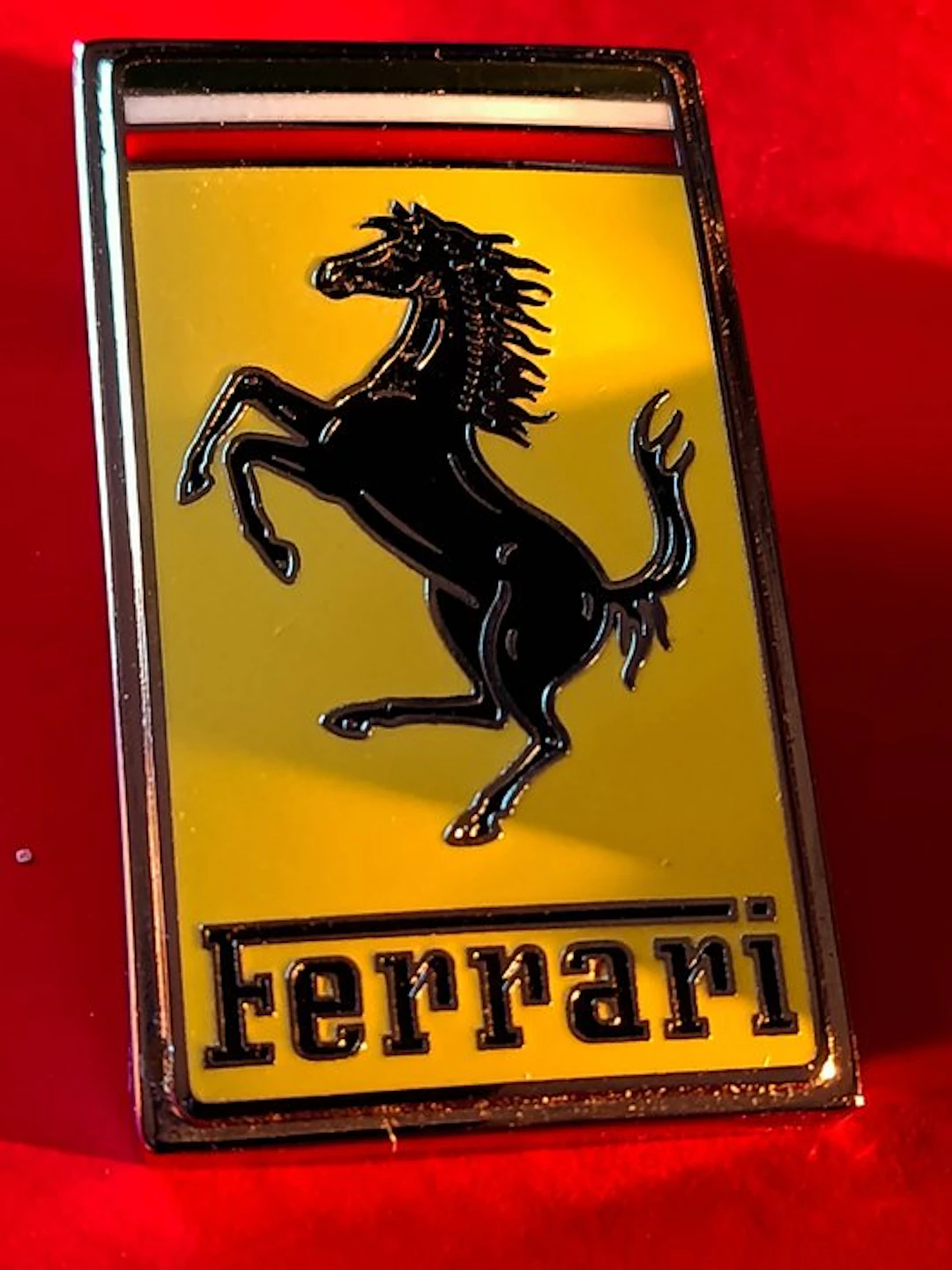 Bonnet ornament - Ferrari - Badge