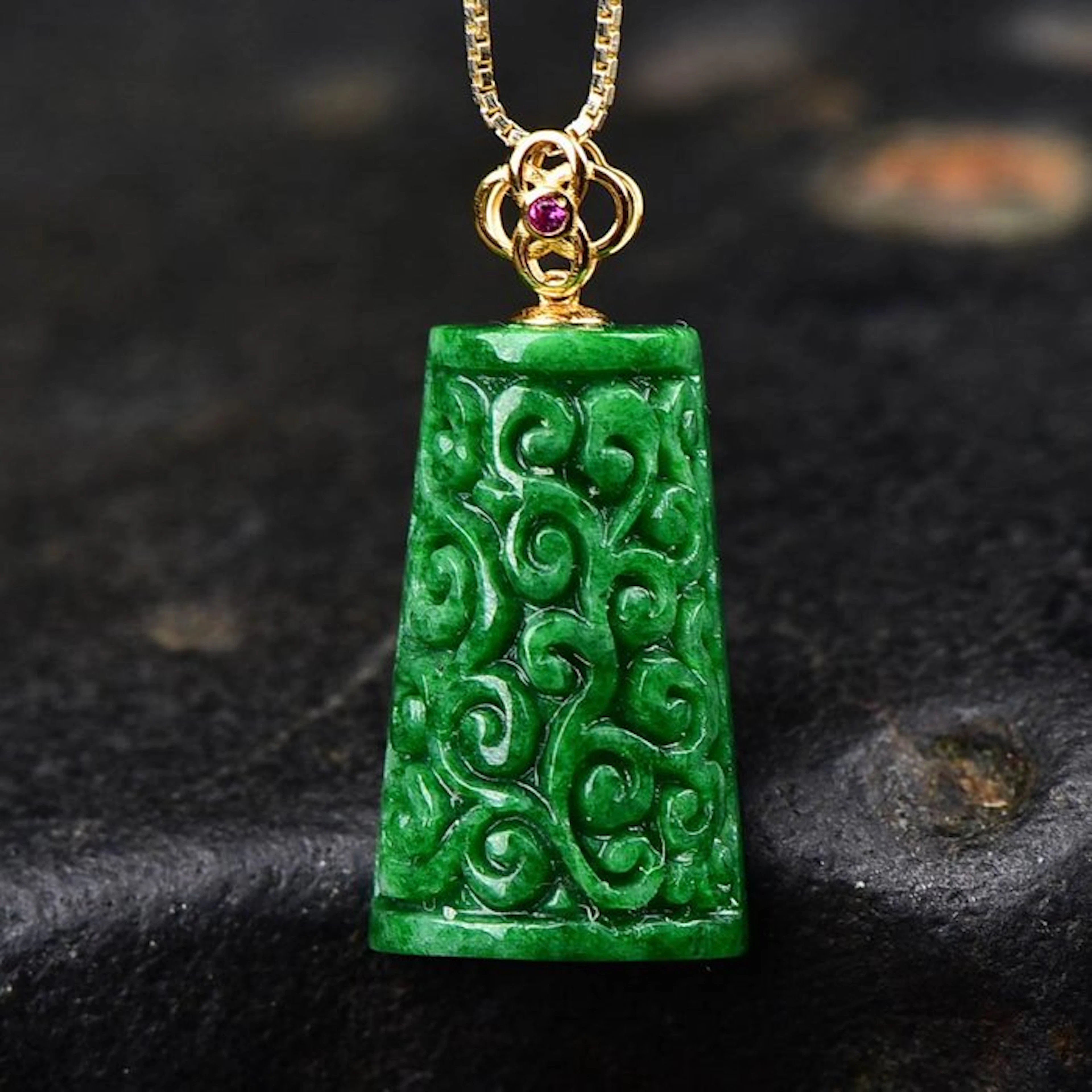 ALGT Certified - Masterful Natural Jadeite Jade Pendant - A vivid color