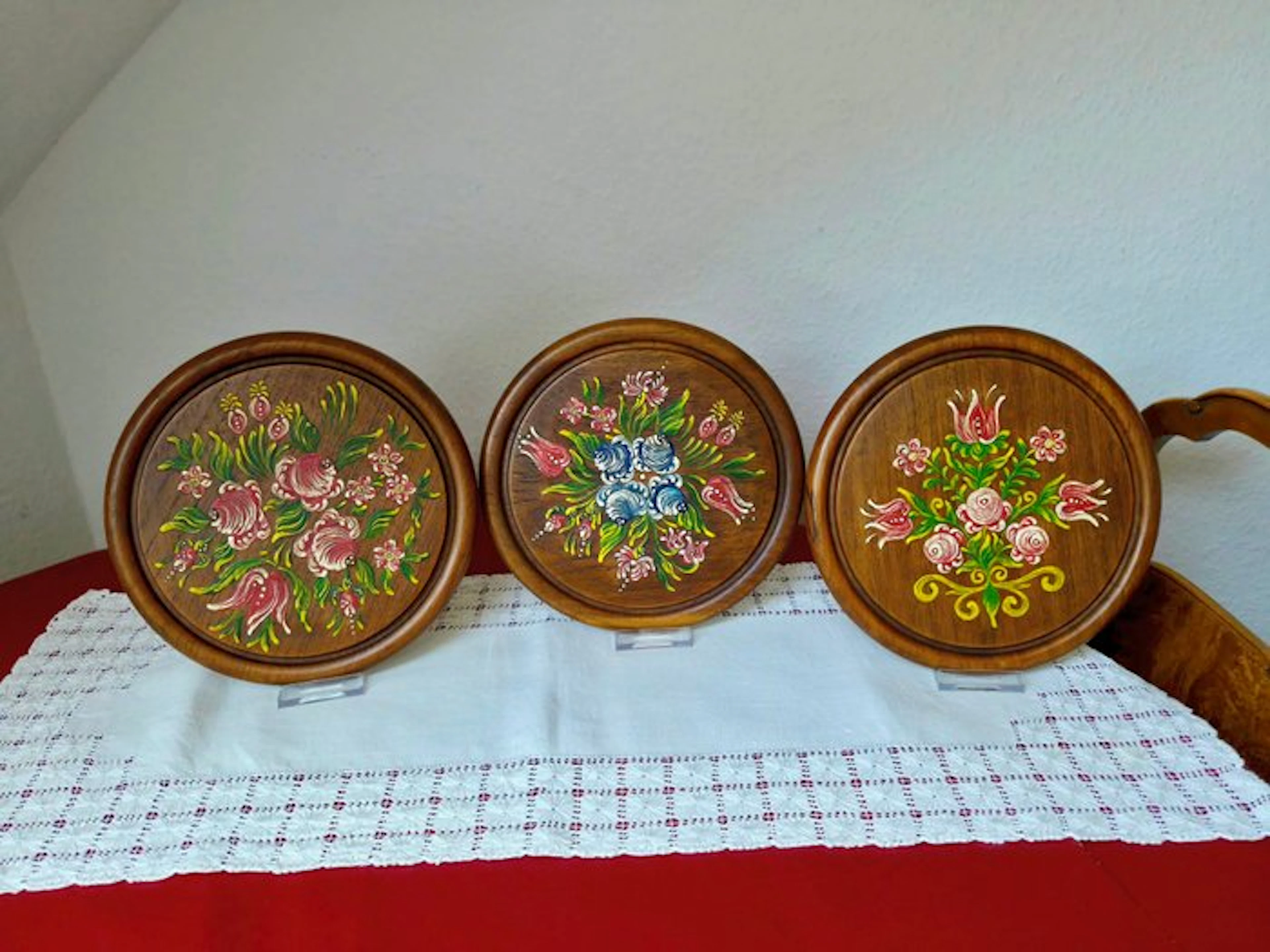 3teiliges Set Wandteller / Prunk-Teller – Volkskunst...