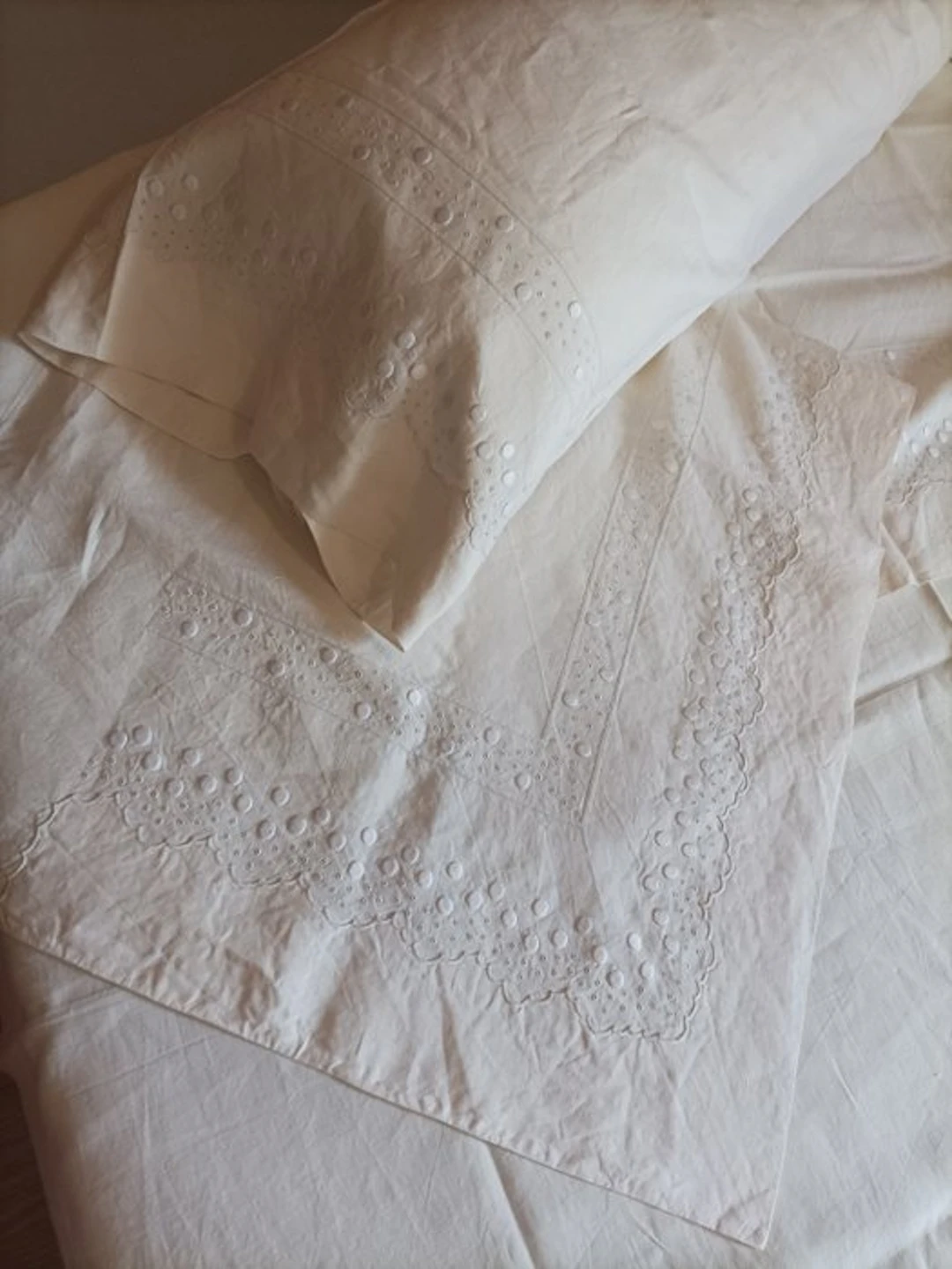 Bed sheet (2) - 206 cm - 270 cm - Hand-embroidered linen jewelry