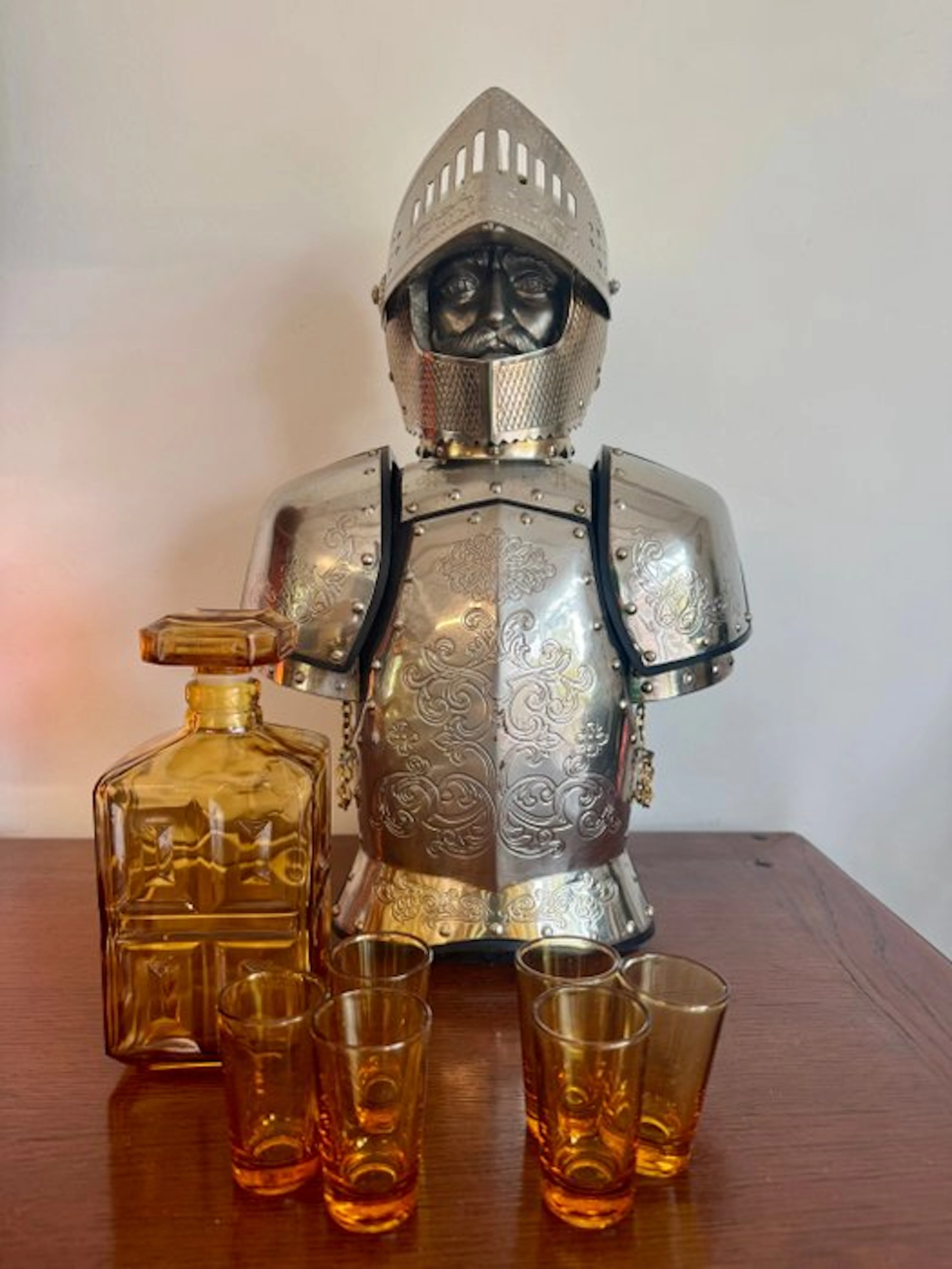 Nikka Knight Armour Set with decanter & 6 glasses - N/A