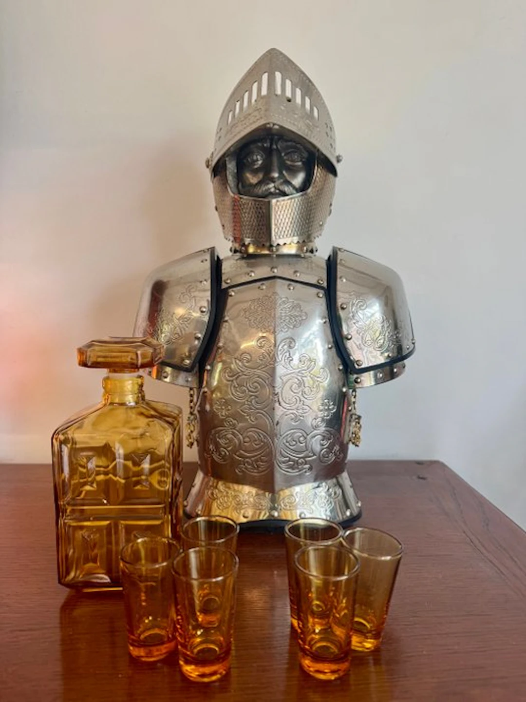Nikka Knight Armour Set with decanter & 6 glasses - N/A