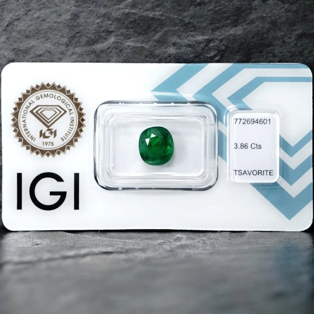No reserve price - 1 pcs Green Tsavorite - 3.86 ct...