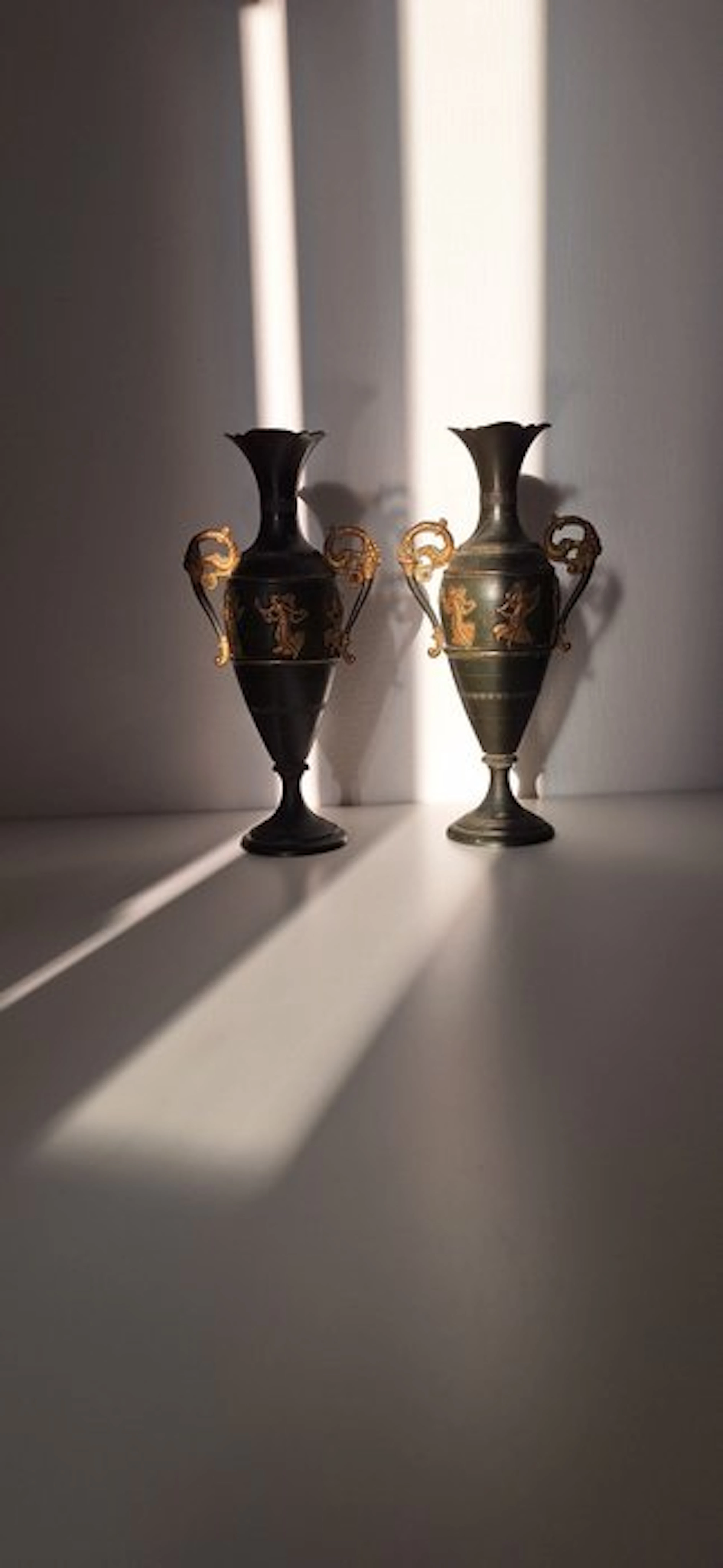 Double handled vase (2) - Brass - Neoclassical Brass Vase