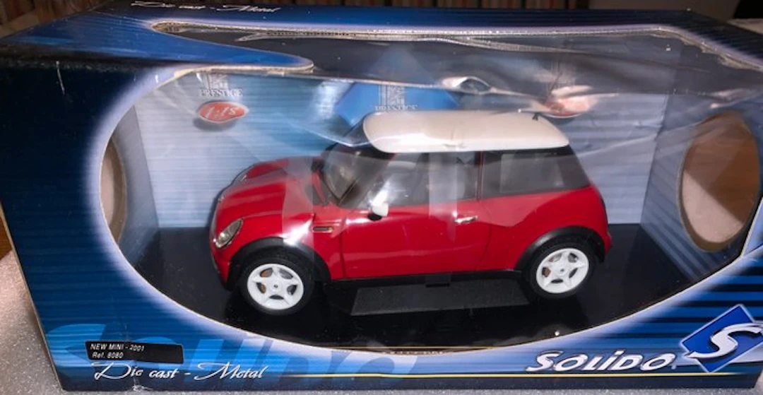 Solido 1:18 - Model race car - BMW NEW MINI 2001 RED/WHITE