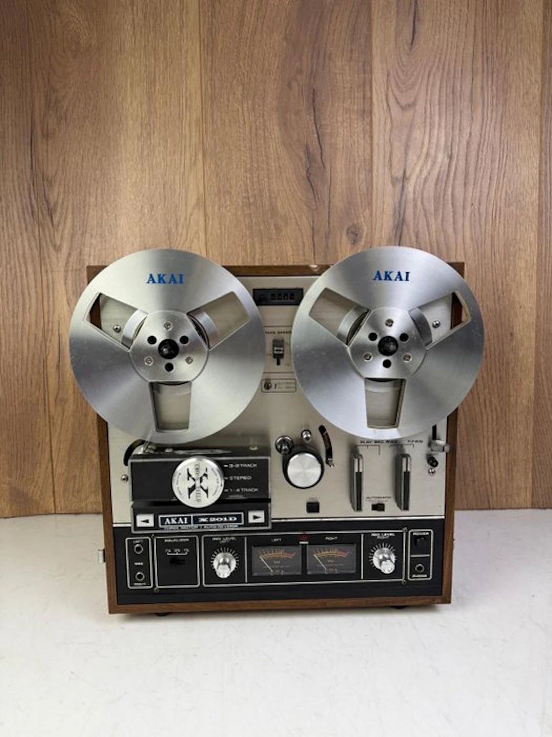 Akai - X-201D - 4 track Reel to reel deck 18 cm