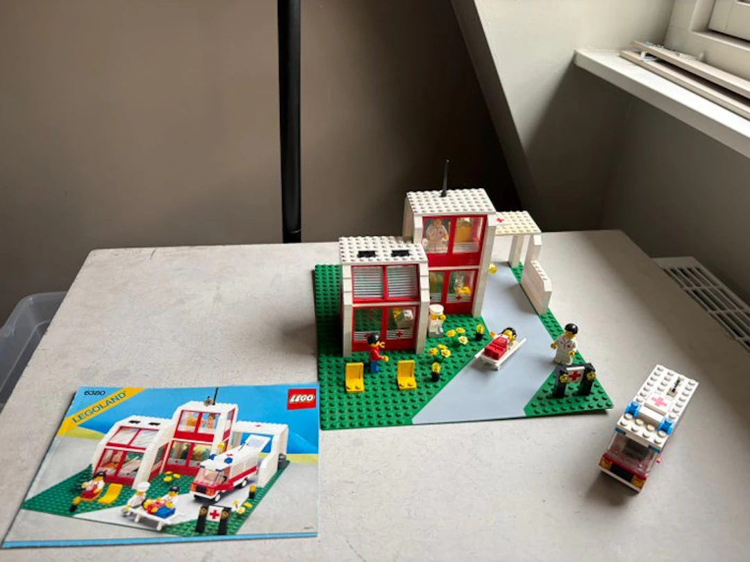 LEGO - Classic Town - 6380 - Emergency Treatment Center (St