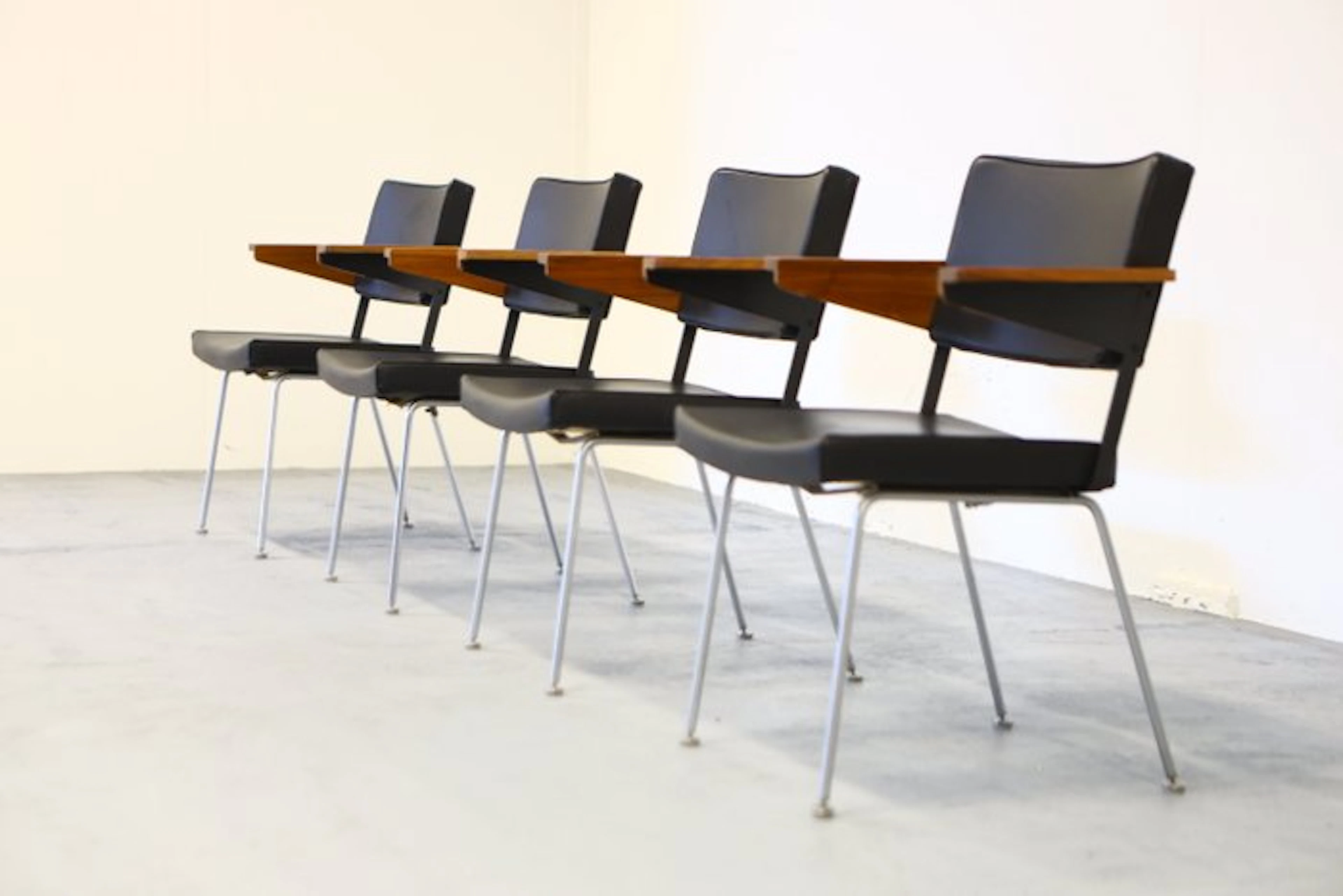 Gispen - André R. Cordemeyer - Armchair (4) - 1265 - Teak