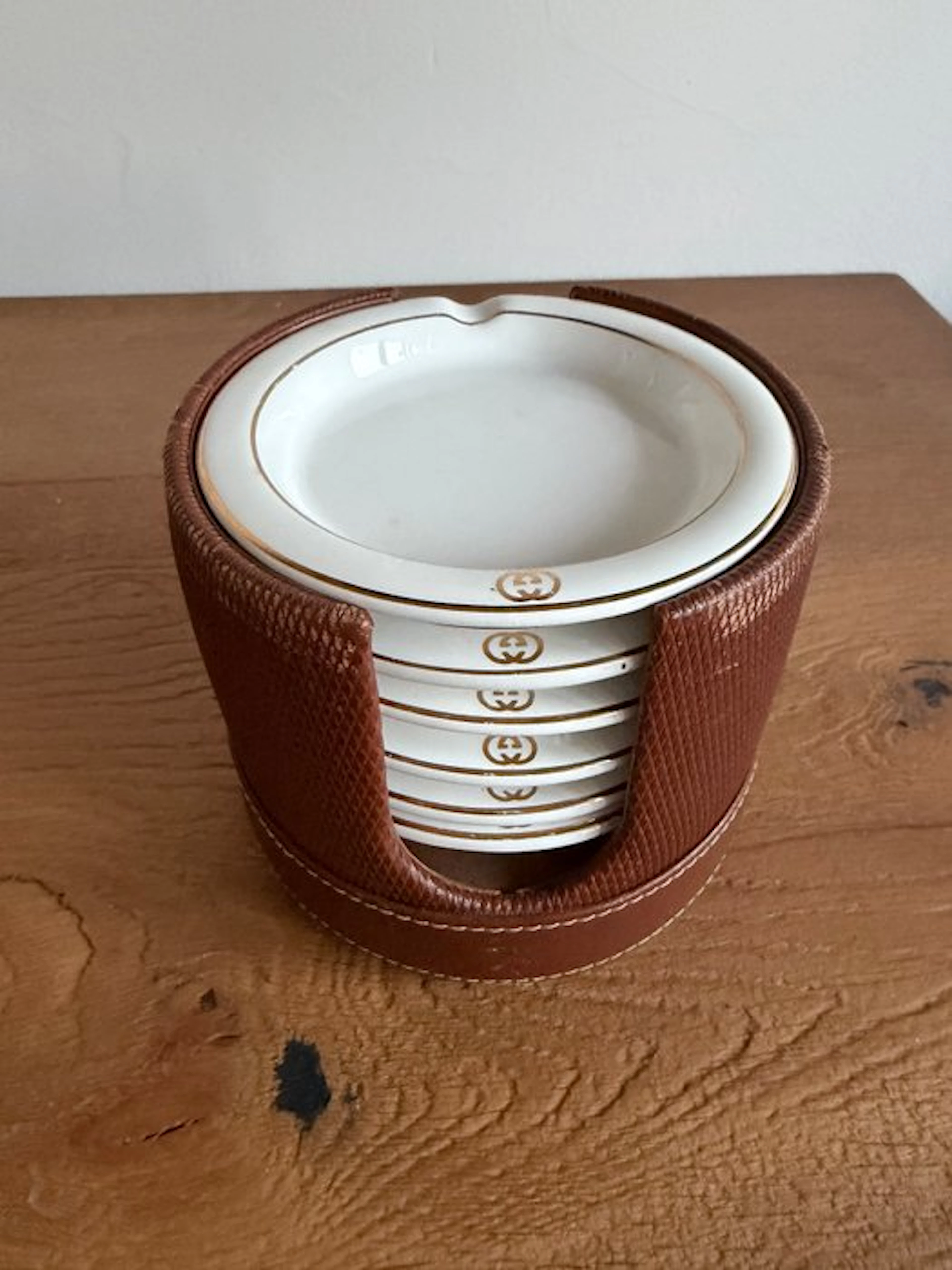 Gucci - Ashtray - Ceramic, Metal - Set of six ashtrays.