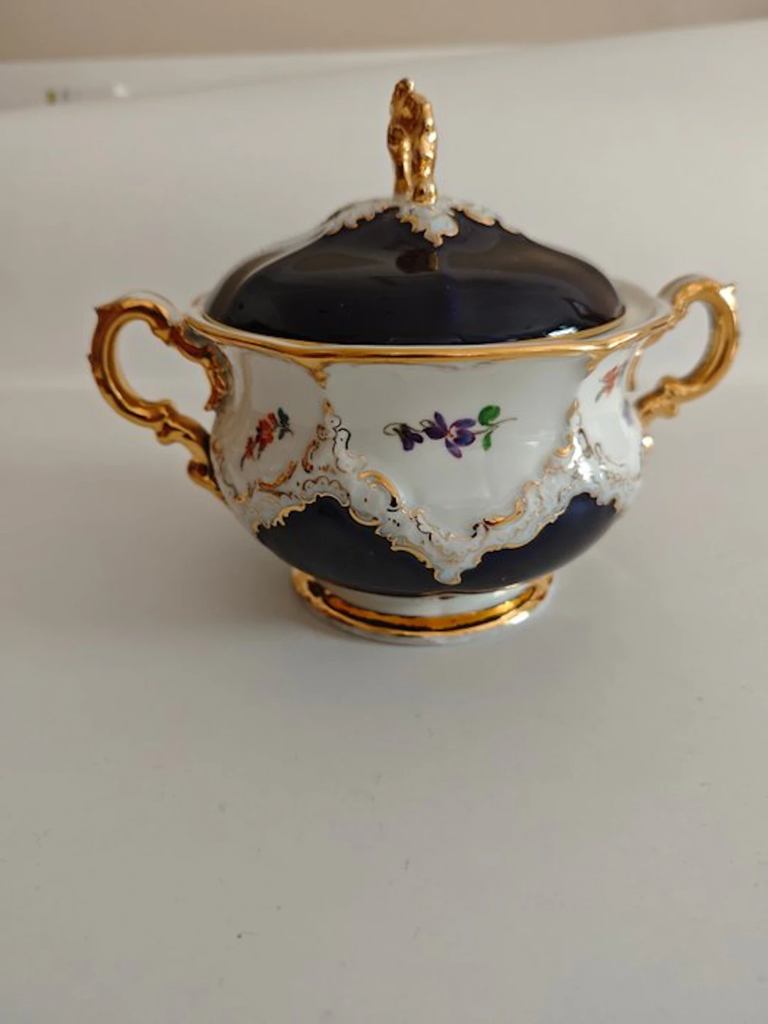 Meissen - Ernst August Leuteritz - Sugar pot - Softpaste porcelain