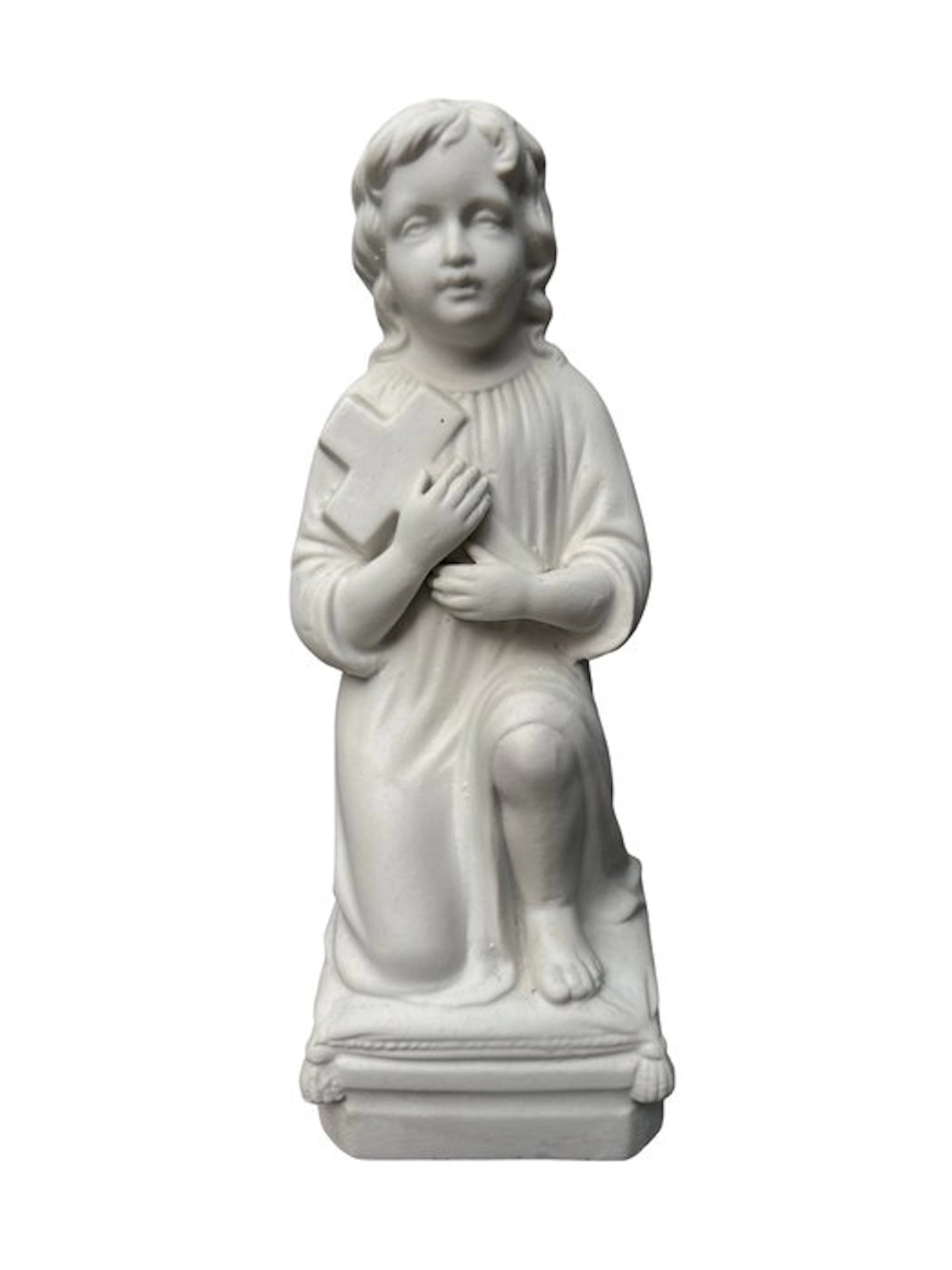 Sculpture, Knielend kind met kruis - 23 cm - Plaster