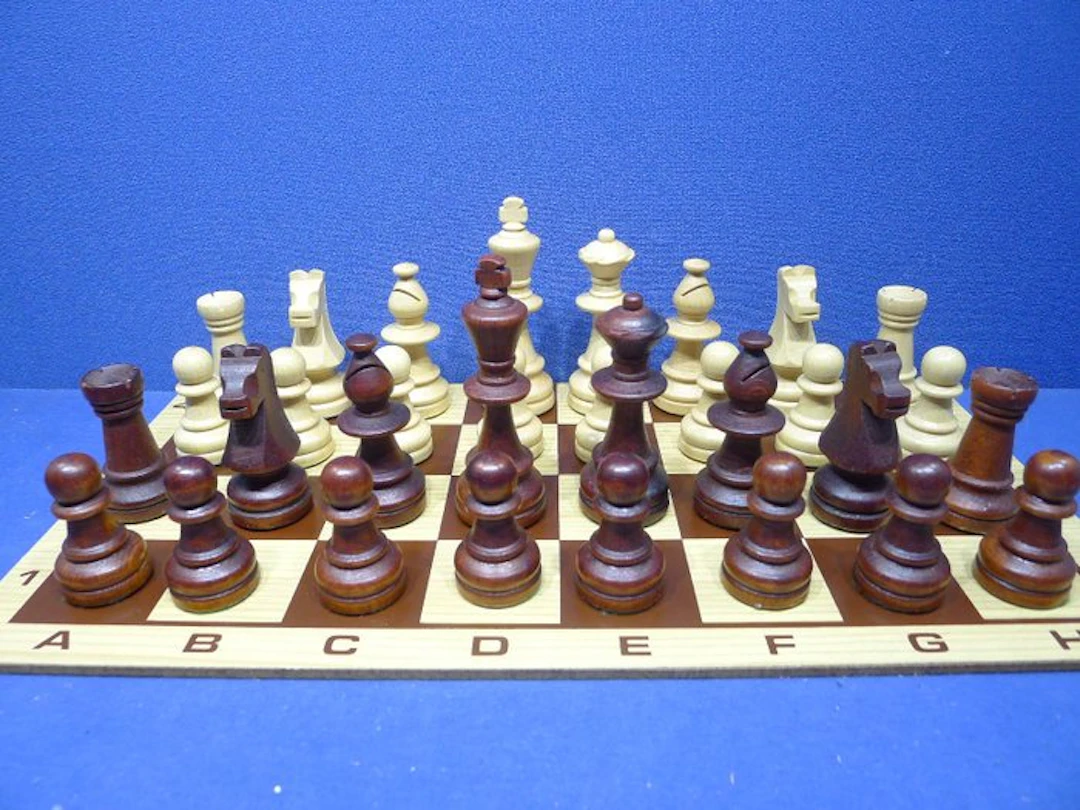 Magnifique jeu d'échecs gout Chavet plombé et feutré King...