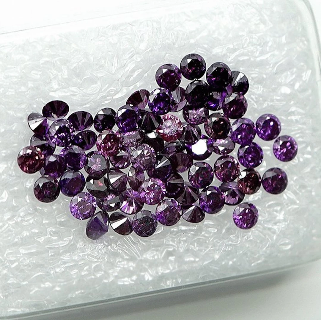 No reserve price - 64 pcs Diamond (Colour-treated) - 1.05...